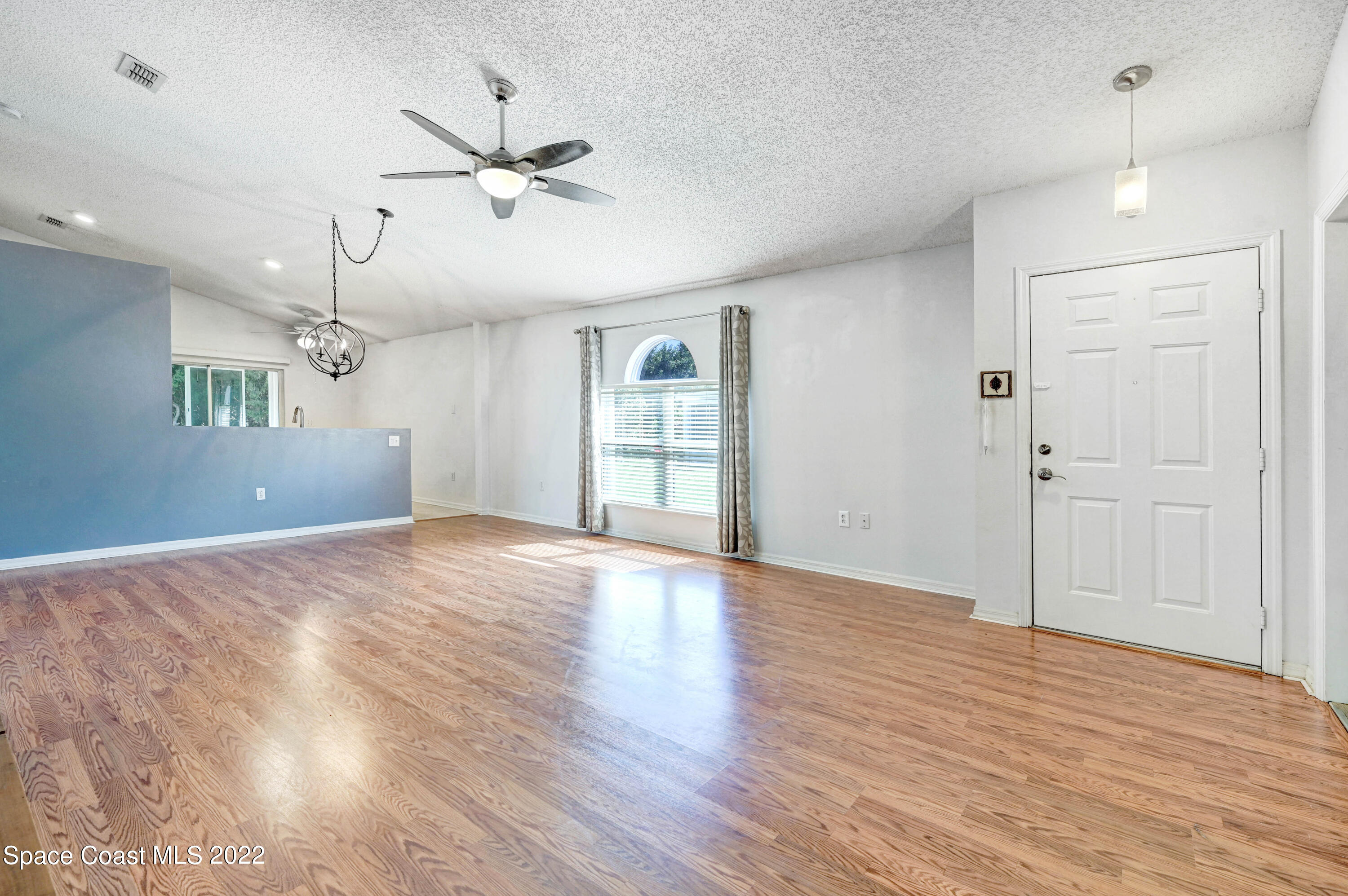 2025 Redwood Circle