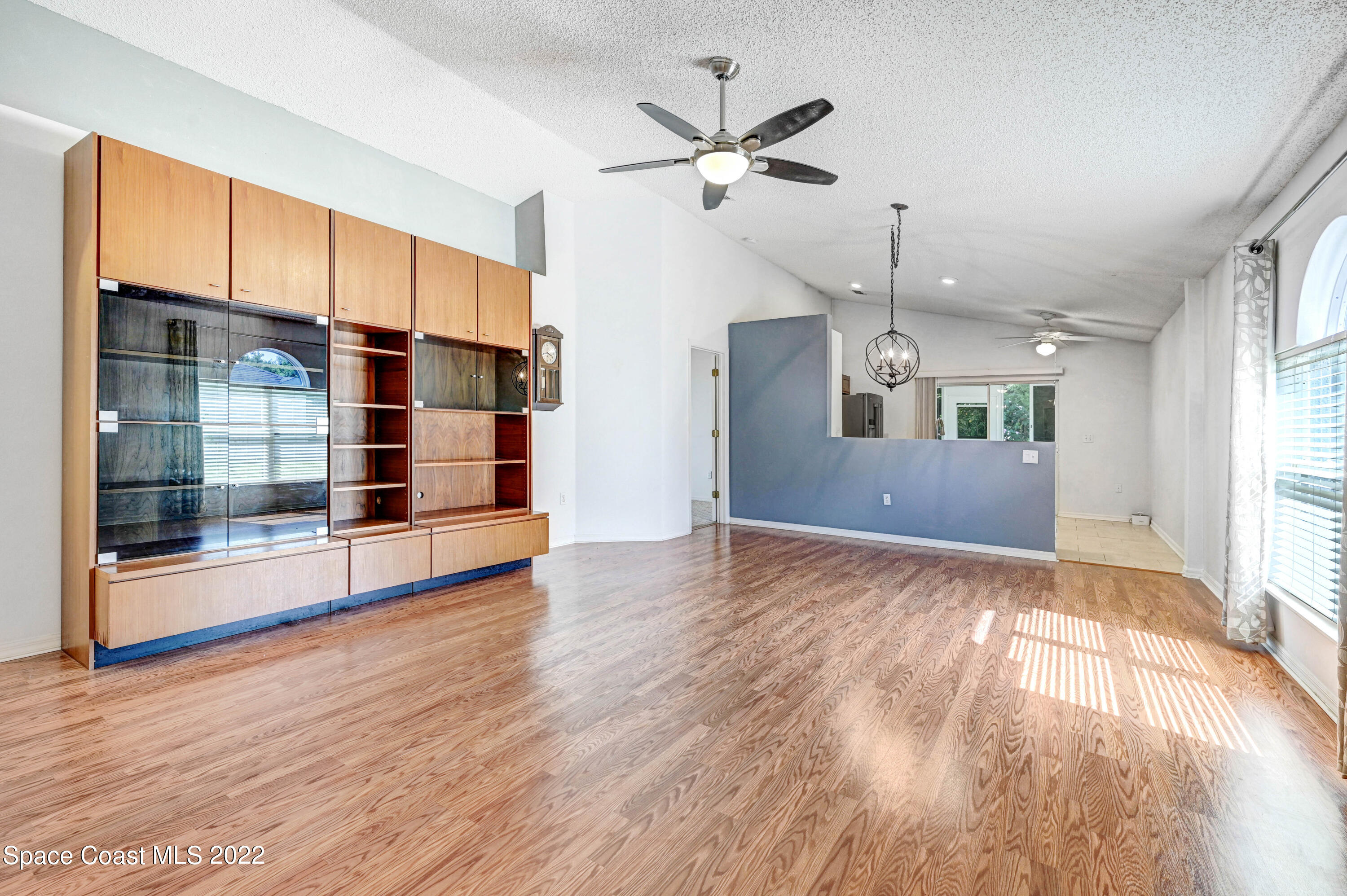 2025 Redwood Circle