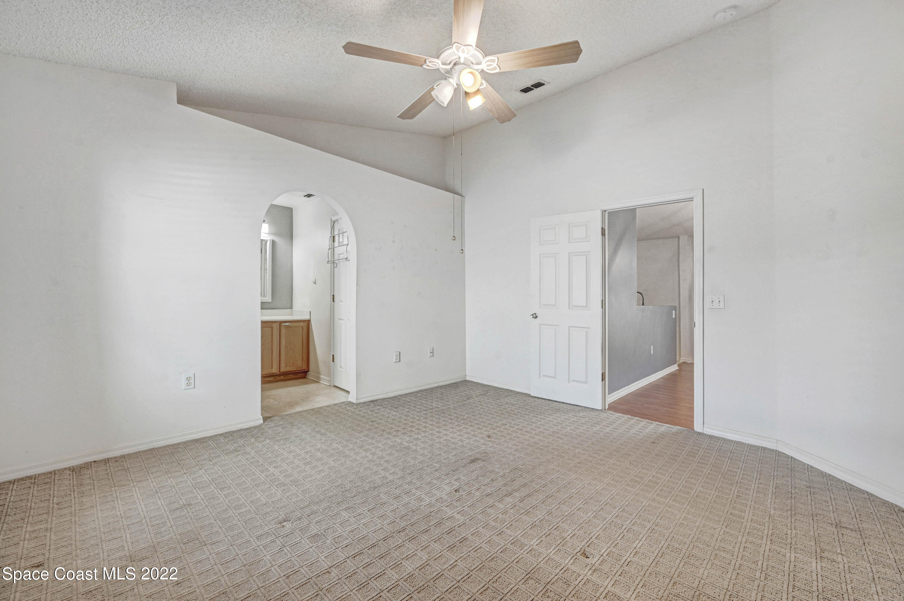 2025 Redwood Circle
