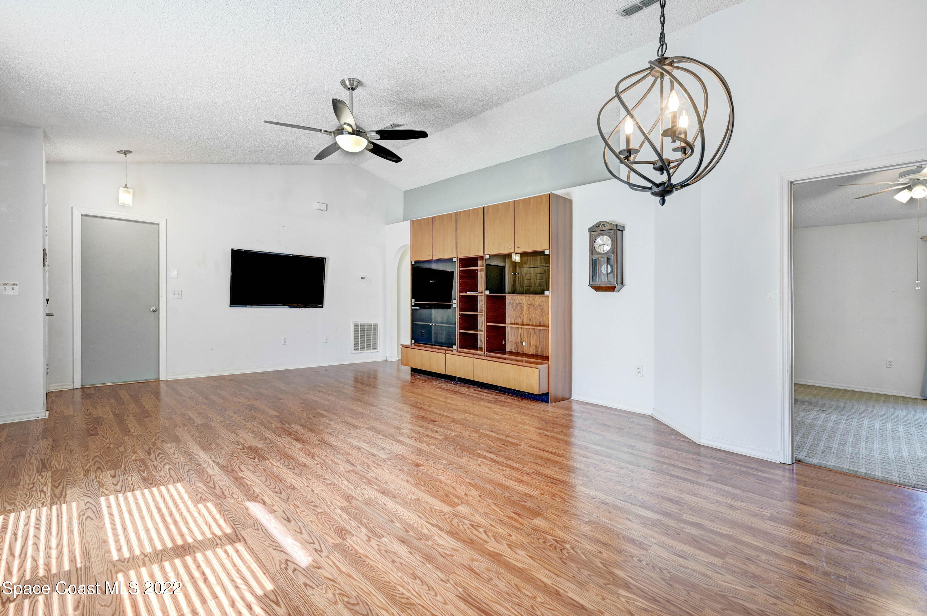 2025 Redwood Circle