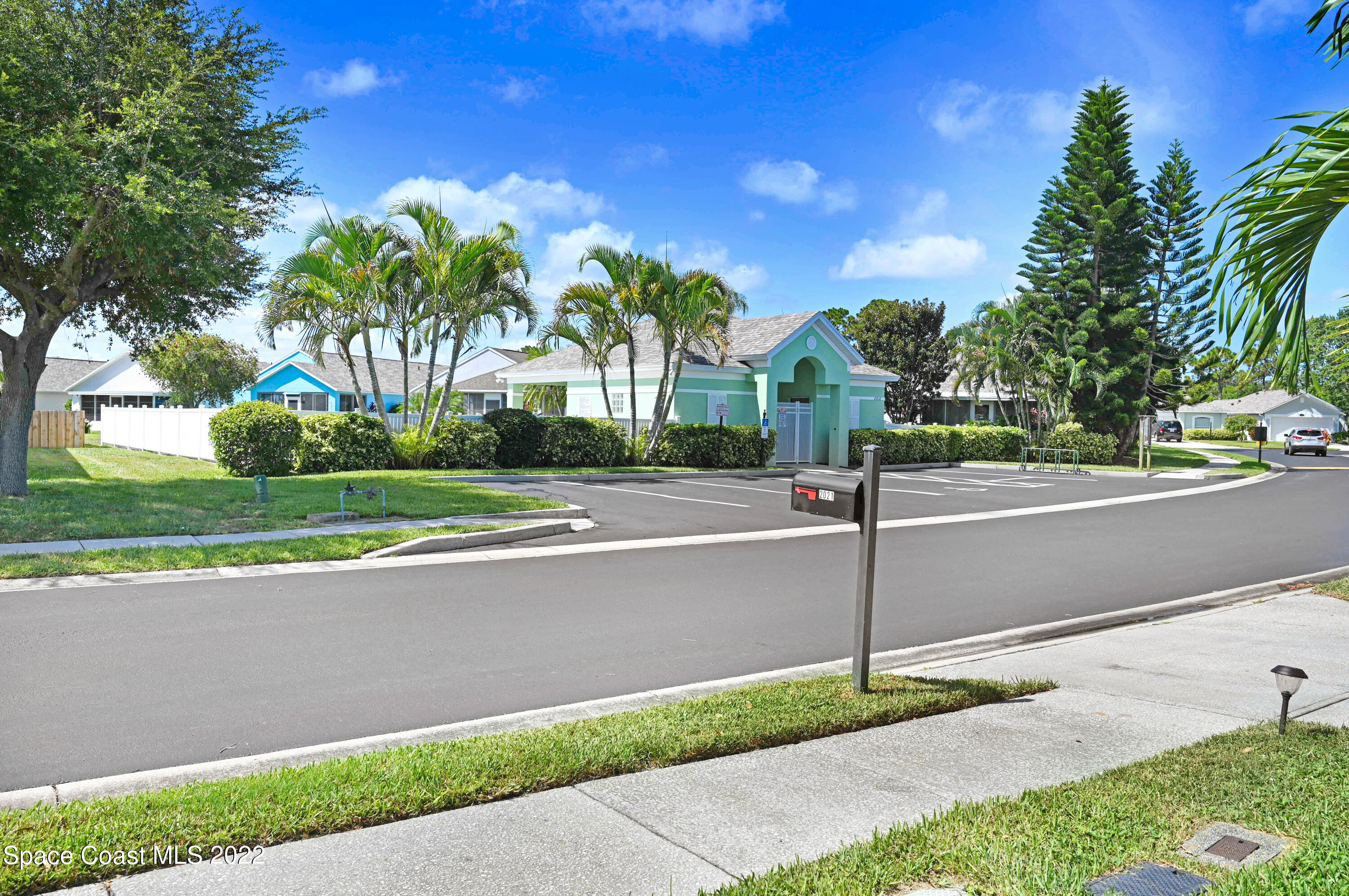 2025 Redwood Circle