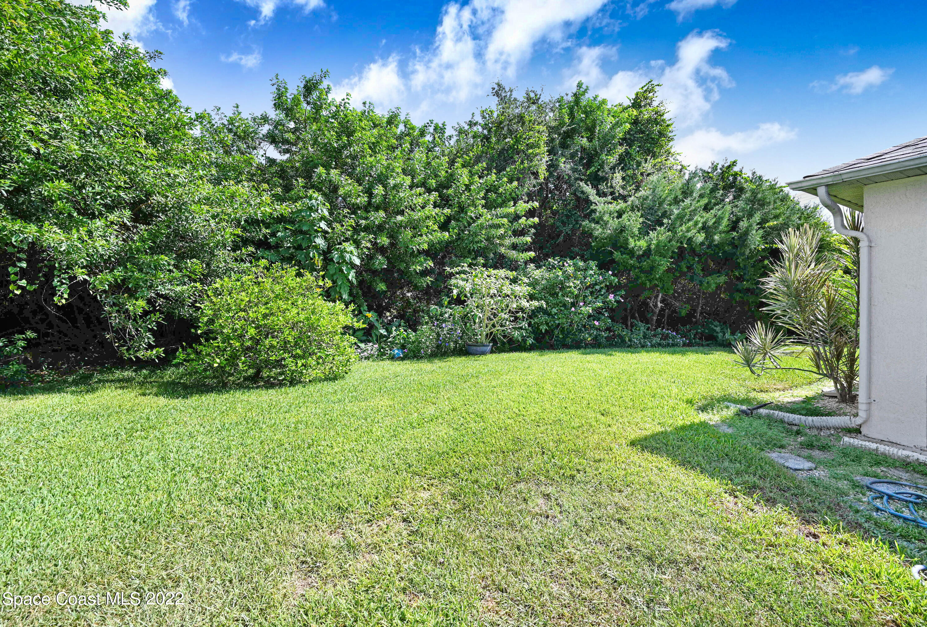 2025 Redwood Circle
