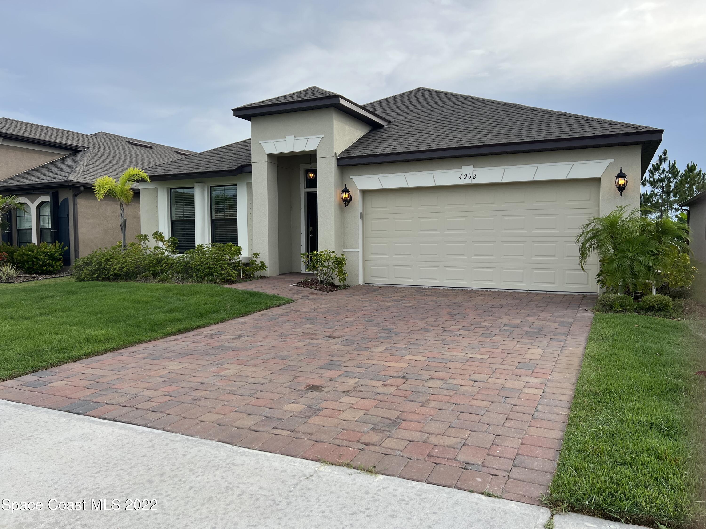 4268 Alligator Flag Circle