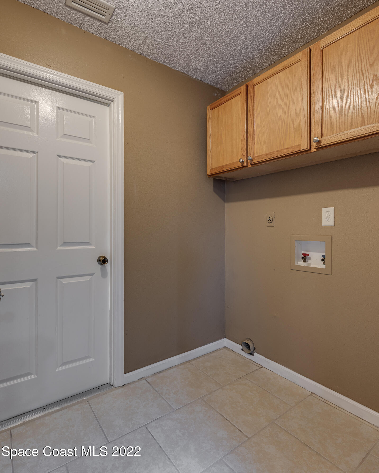 1515 Van Camp Avenue SE, 16