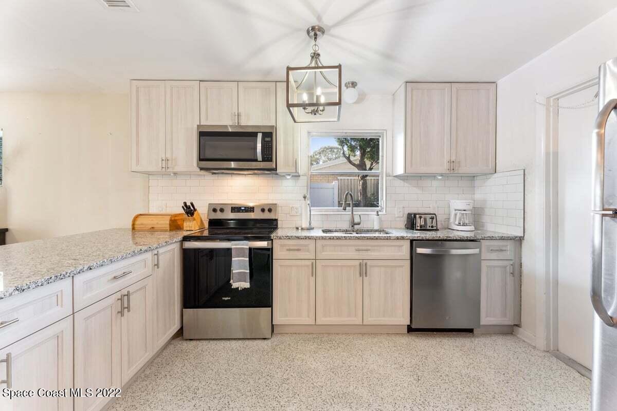 2277 Lakeview Drive