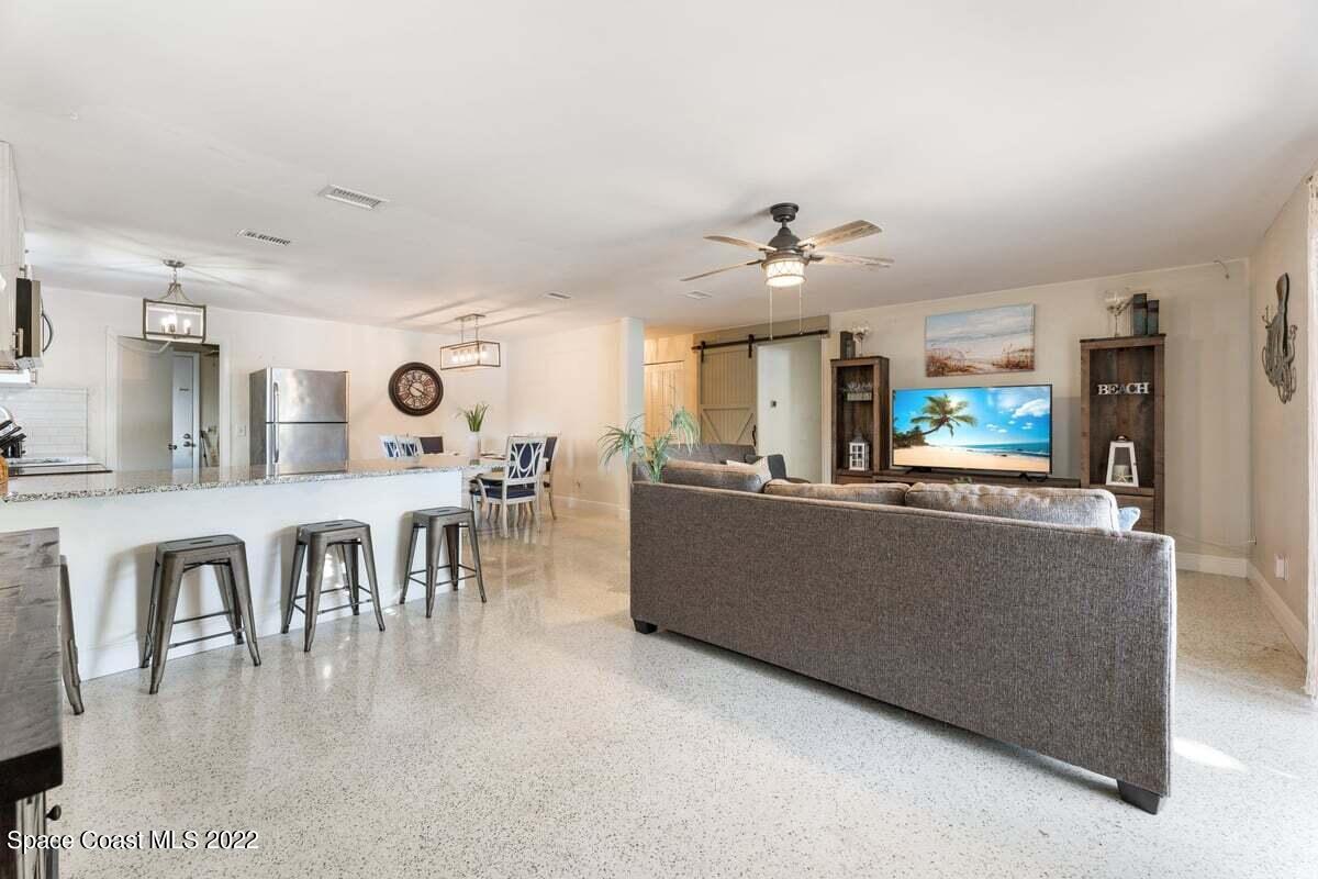 2277 Lakeview Drive