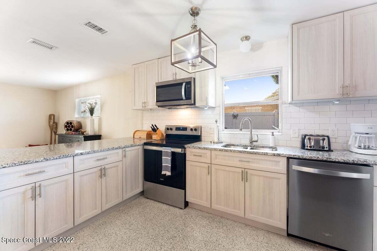 2277 Lakeview Drive