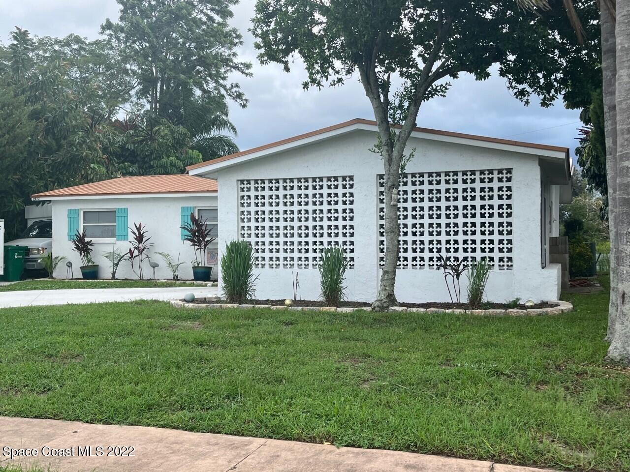 2277 Lakeview Drive