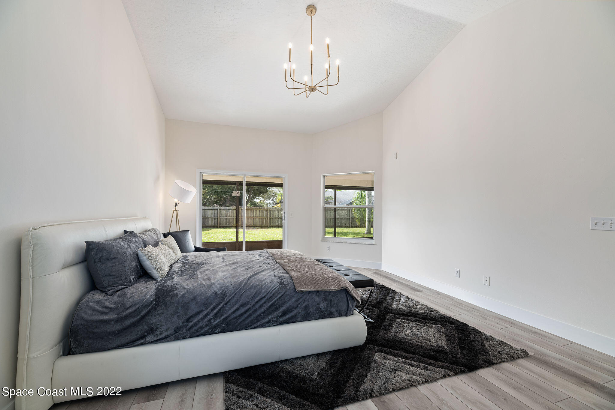 960 Falls Trail