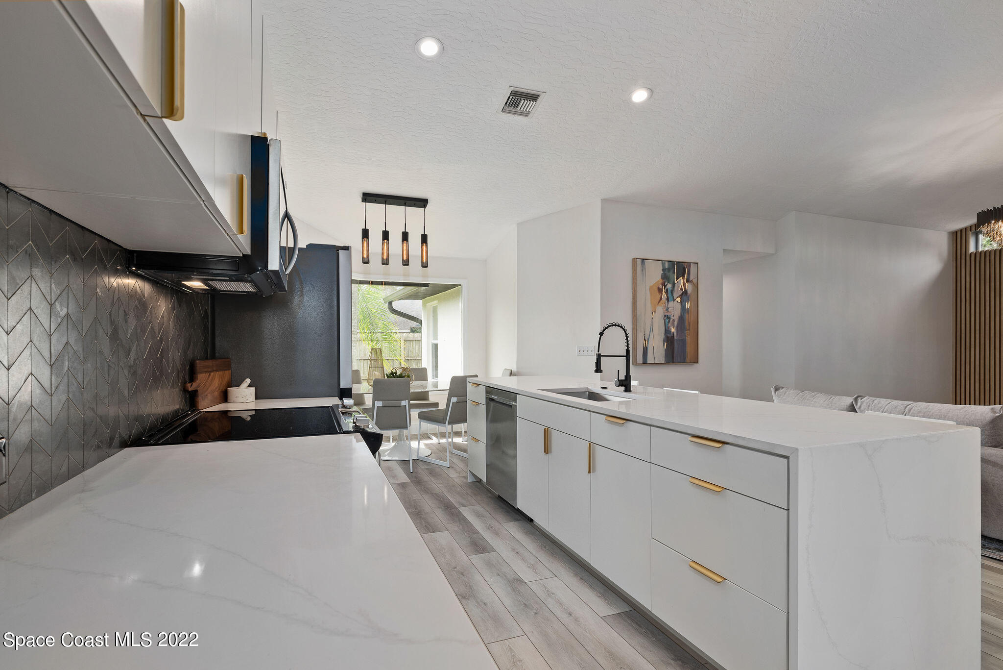 960 Falls Trail