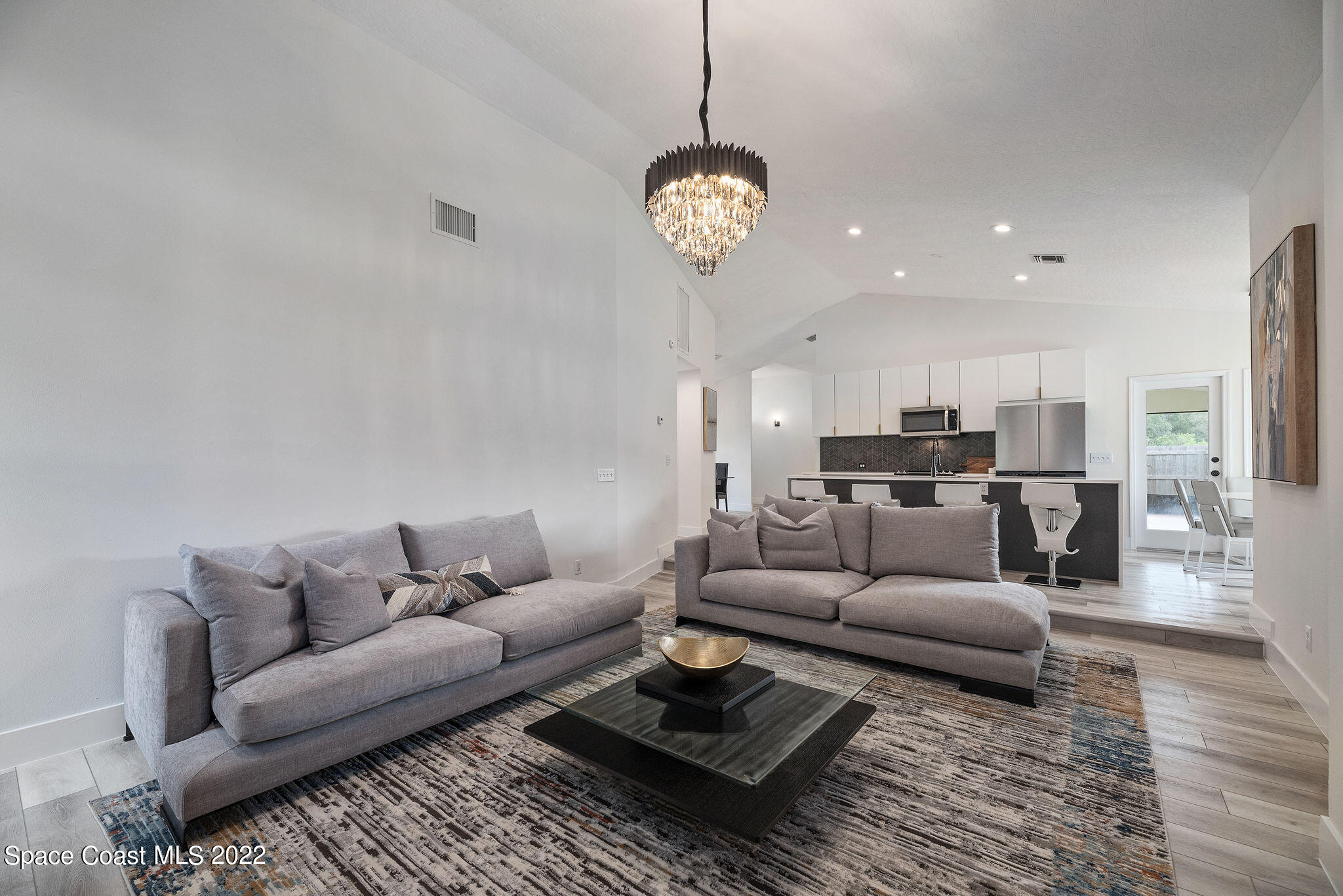 960 Falls Trail