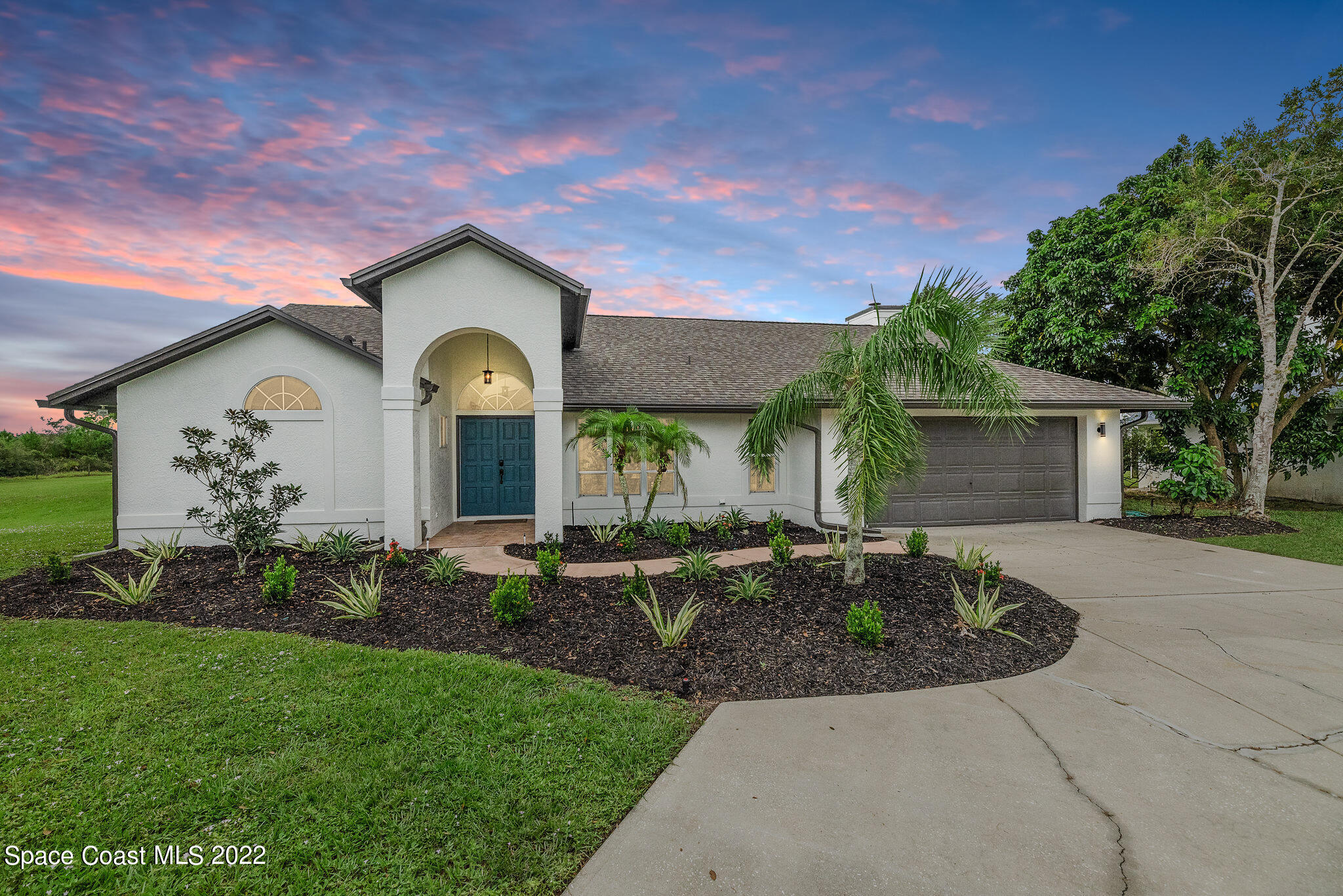 960 Falls Trail