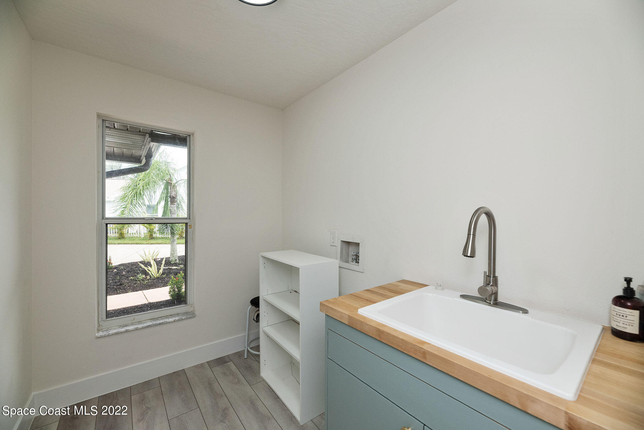 960 Falls Trail