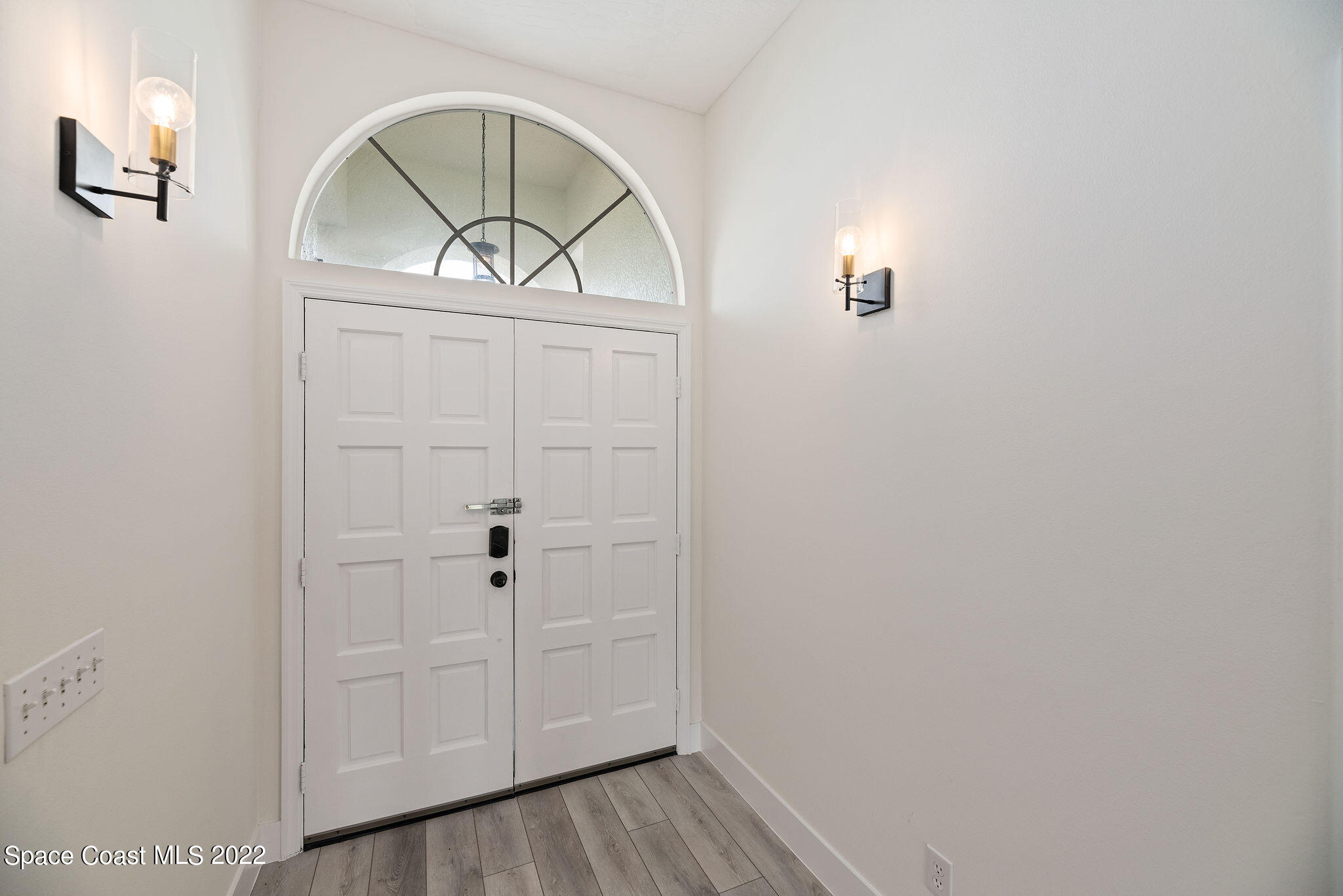 960 Falls Trail