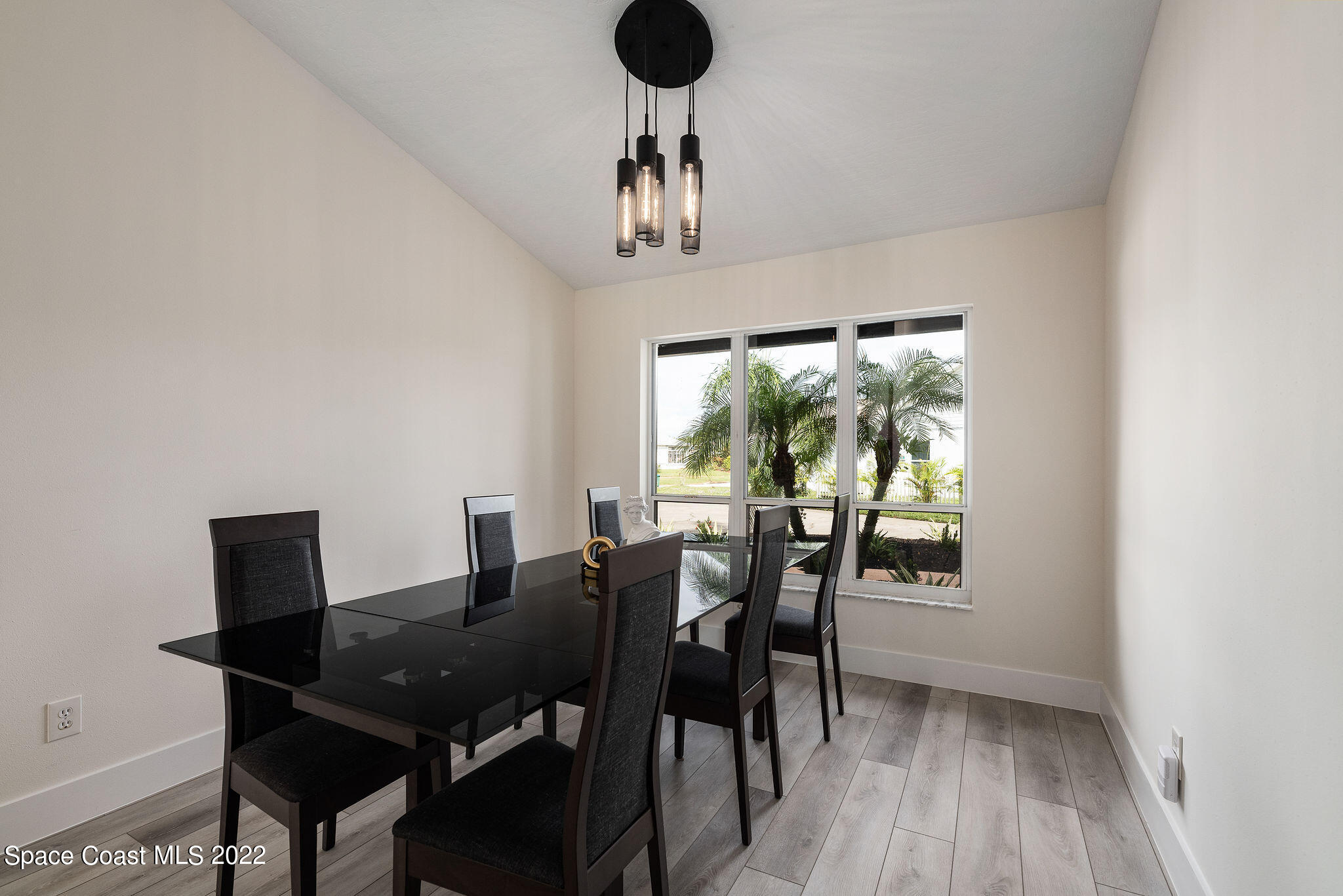 960 Falls Trail