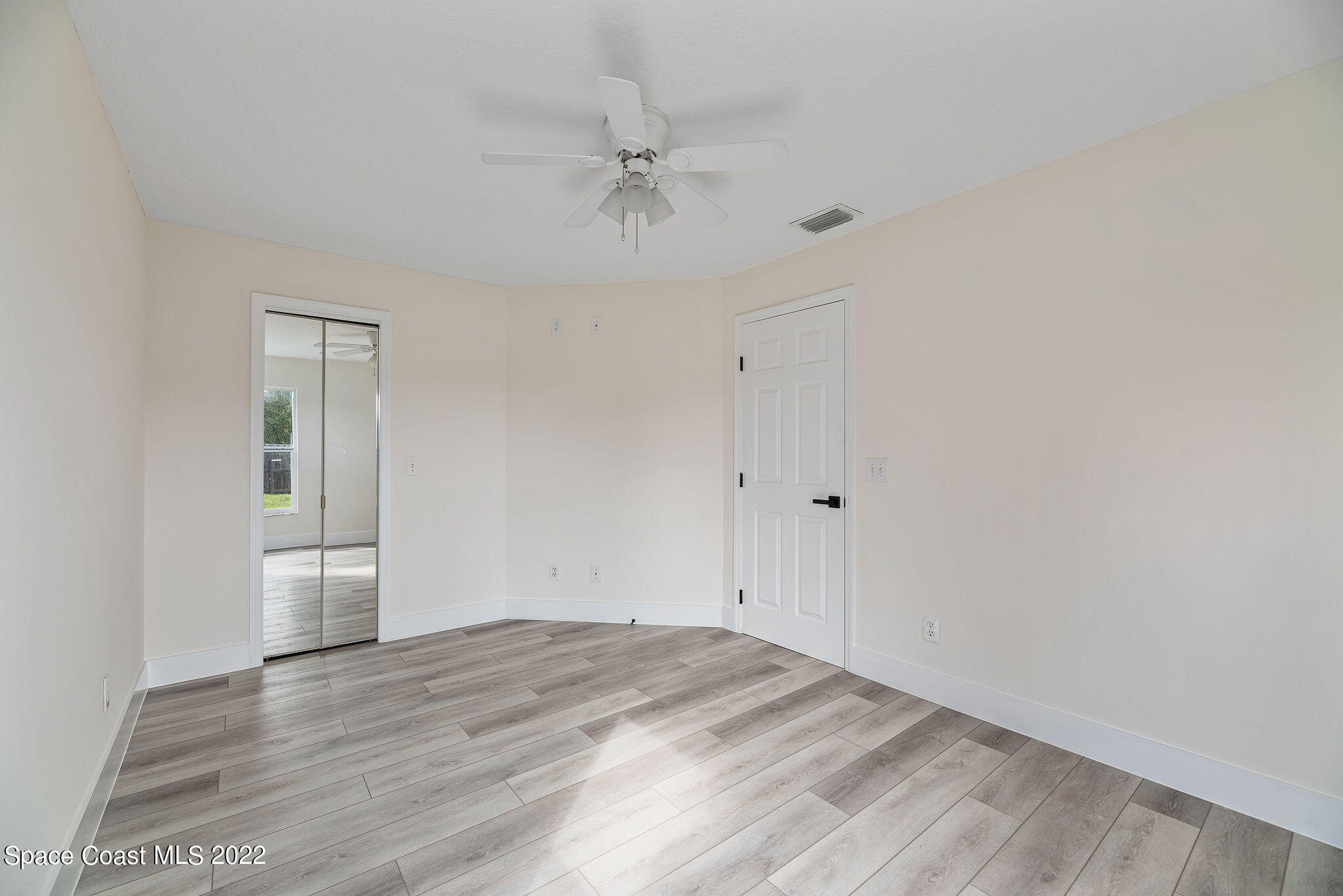 960 Falls Trail