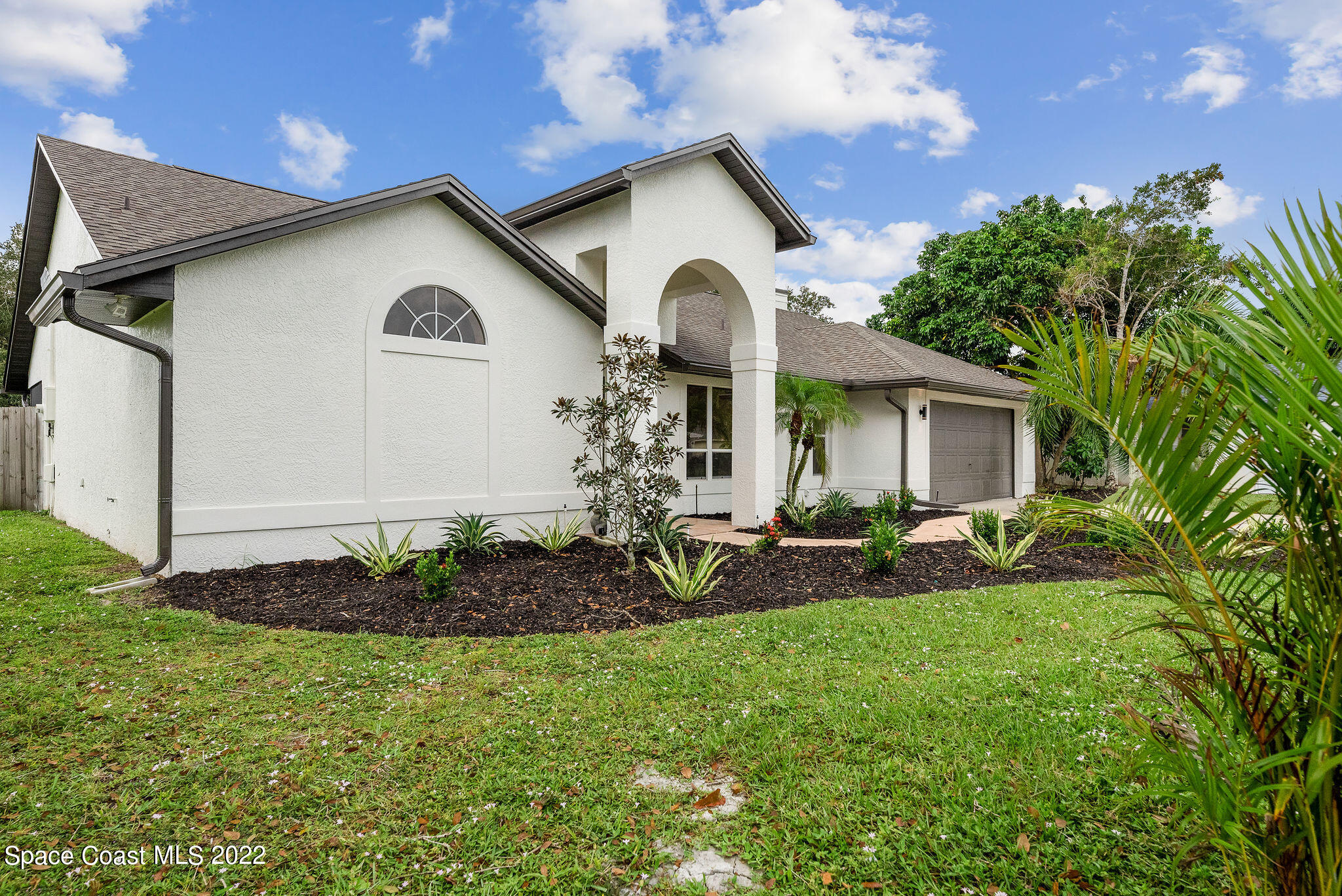 960 Falls Trail