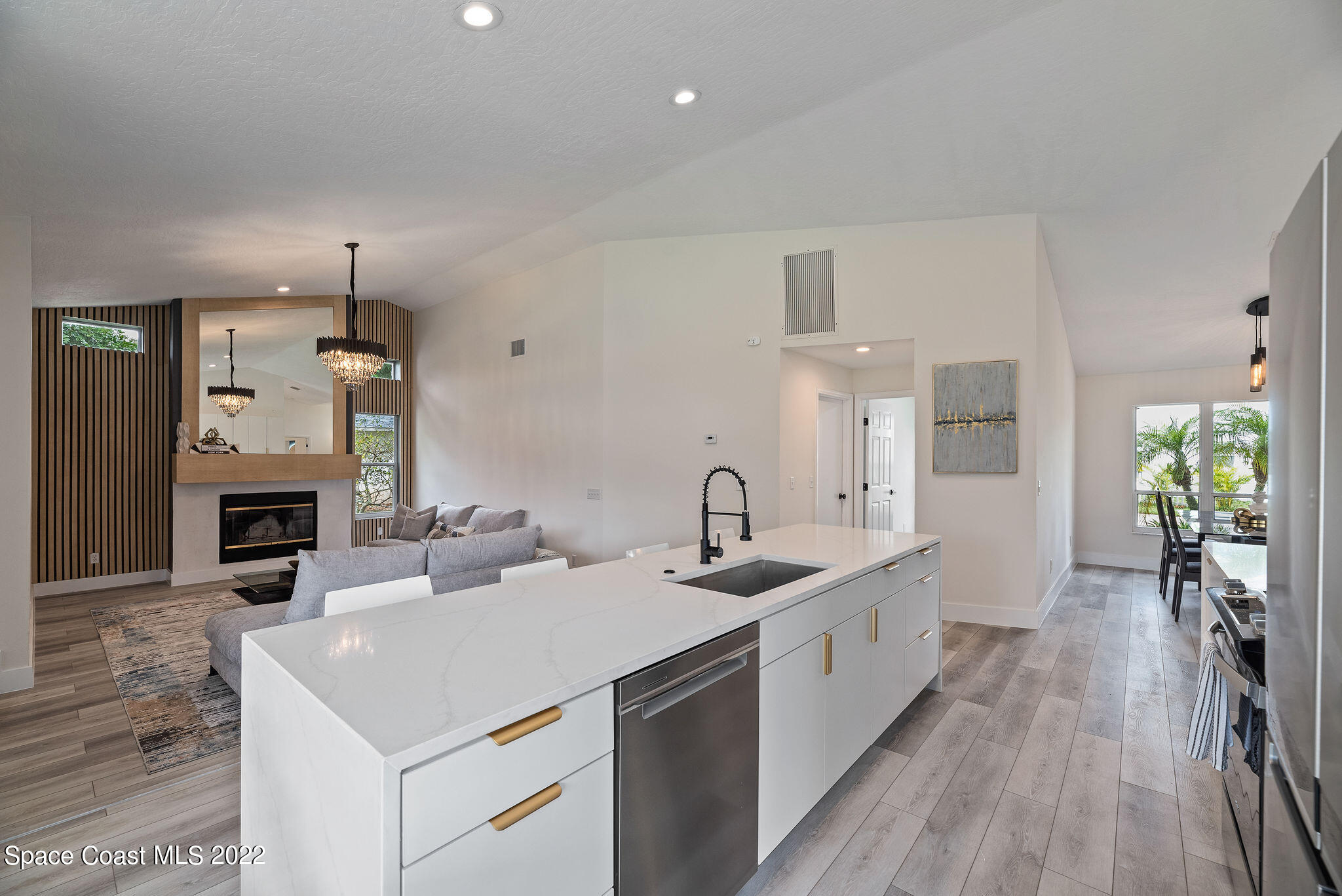 960 Falls Trail