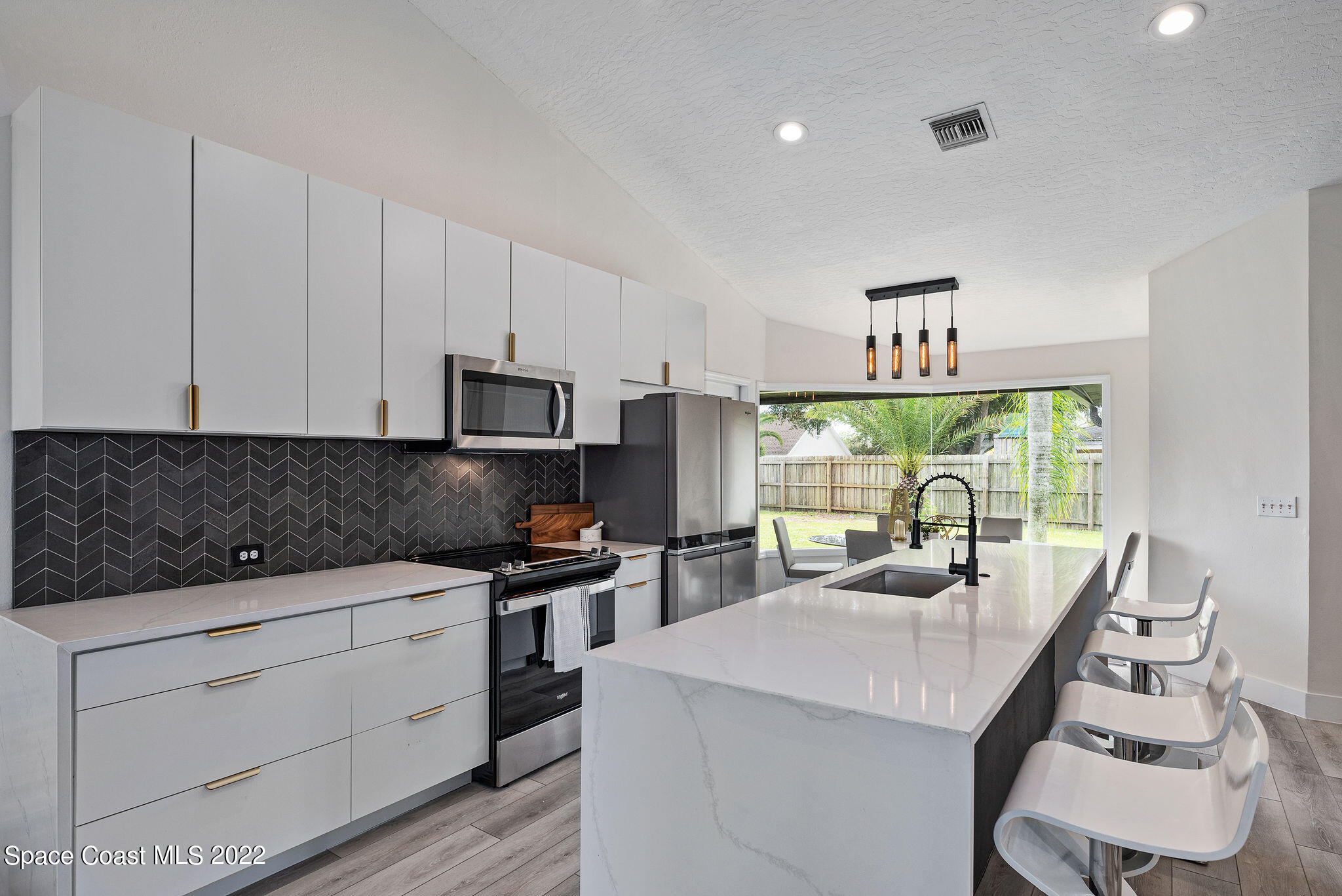 960 Falls Trail