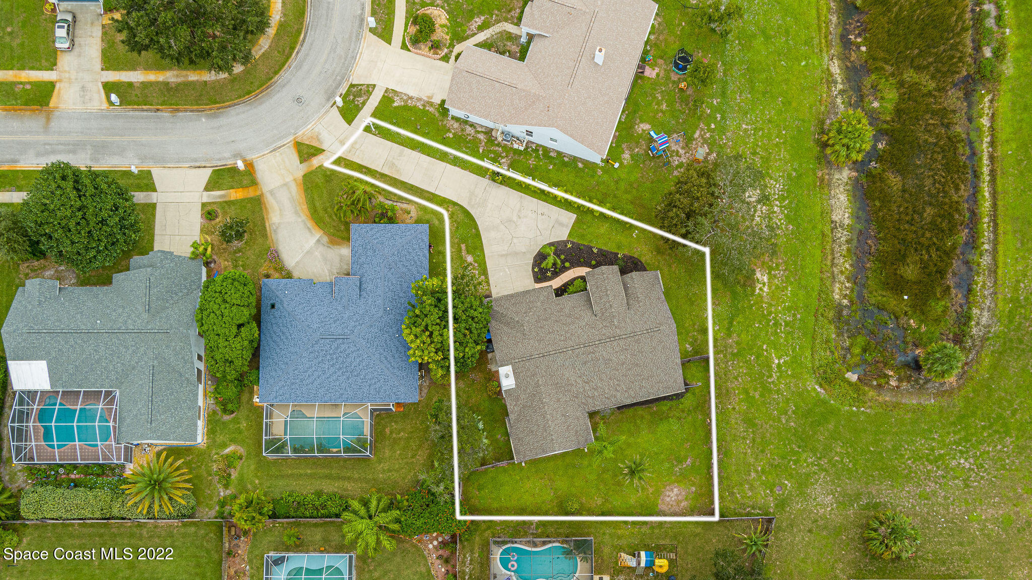 960 Falls Trail