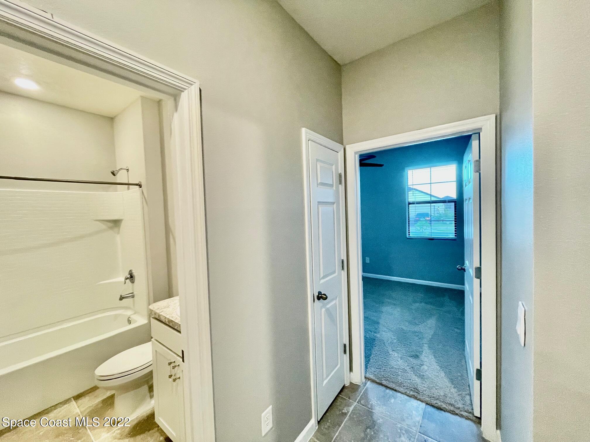 644 Old Country SE