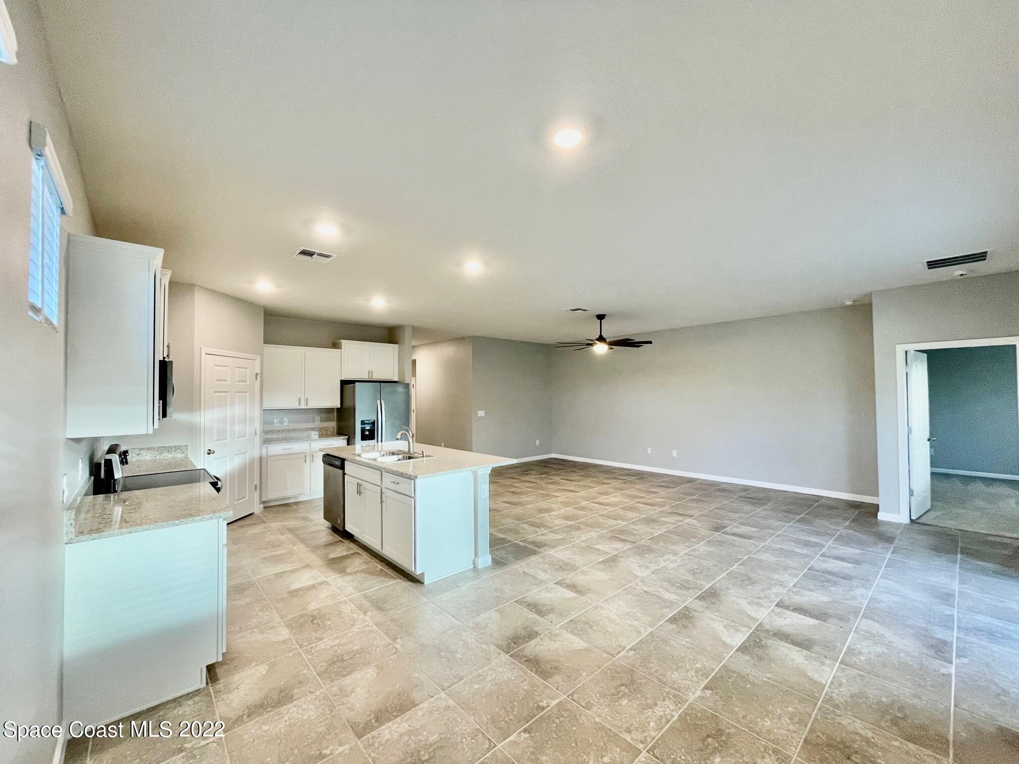 644 Old Country SE