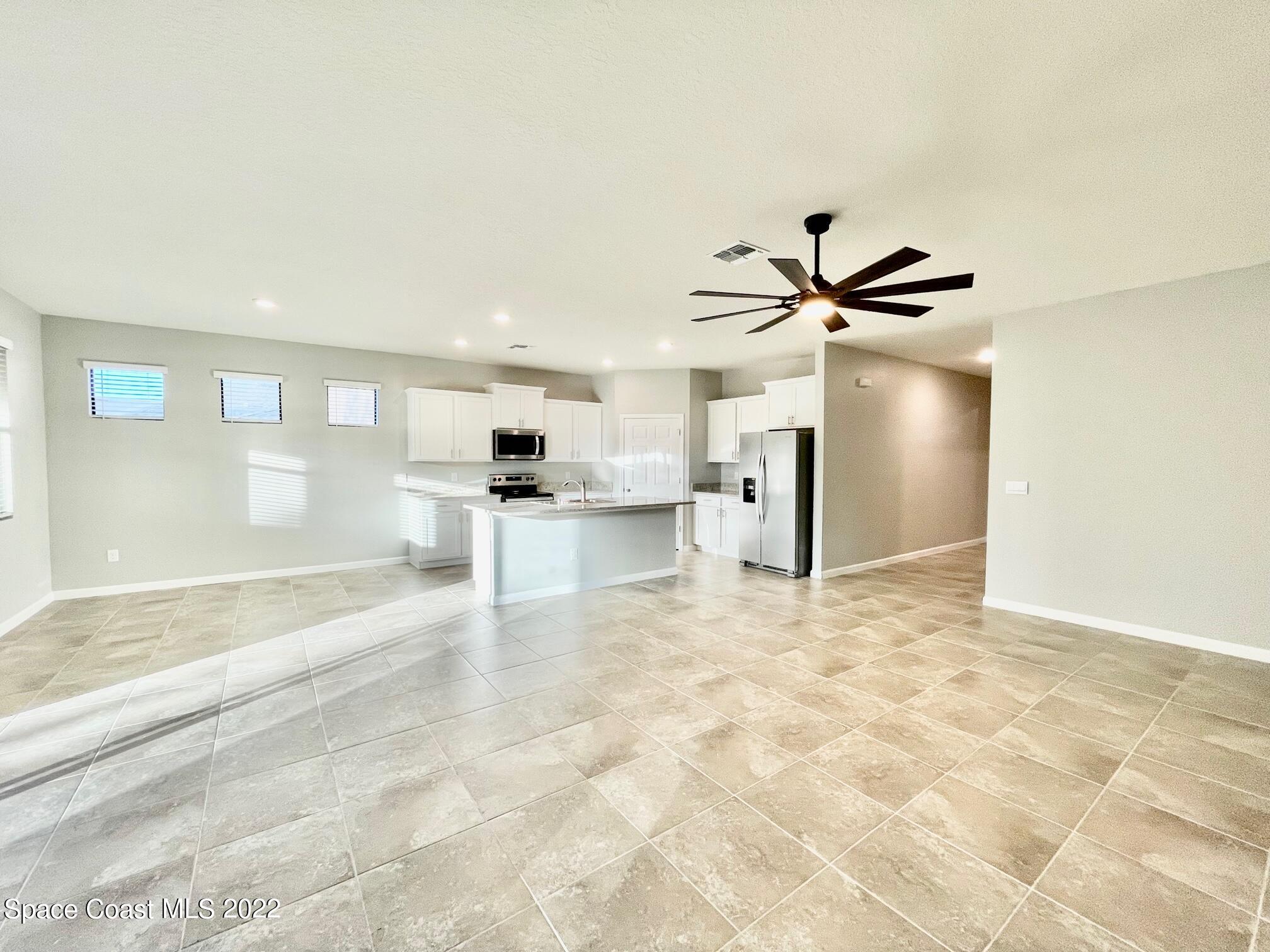 644 Old Country SE