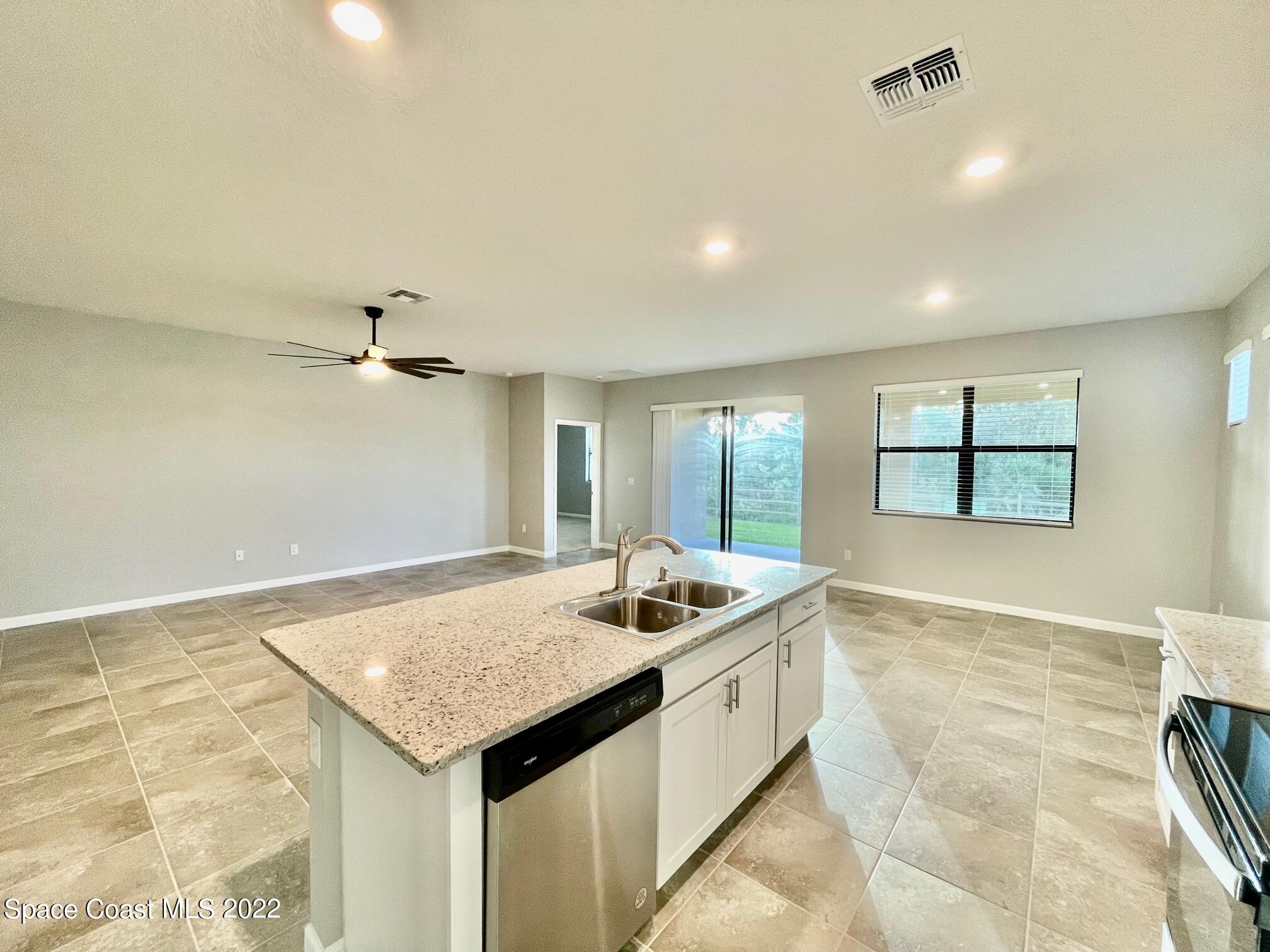 644 Old Country SE