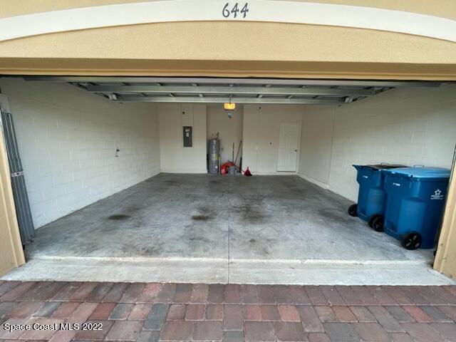 644 Old Country SE