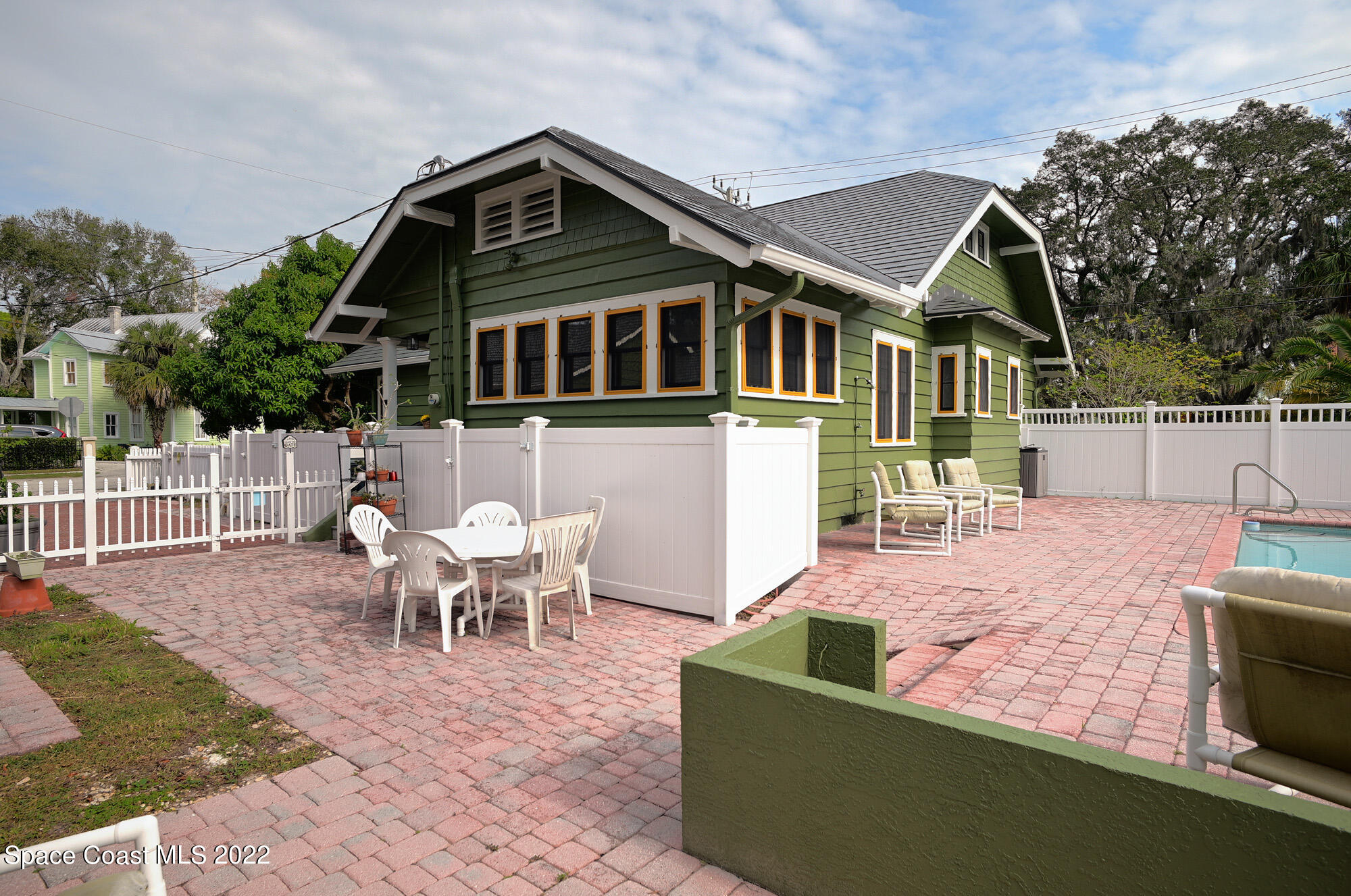 1296 Highland Avenue