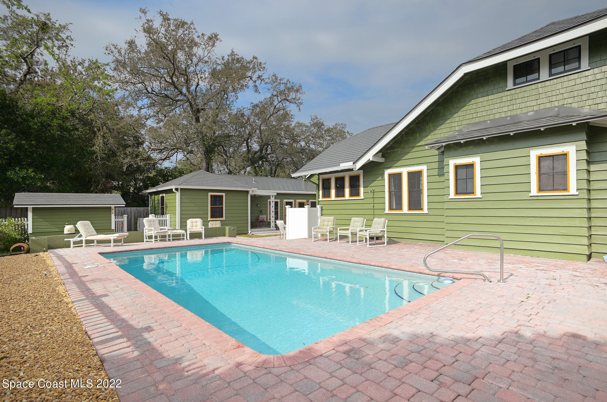 1296 Highland Avenue