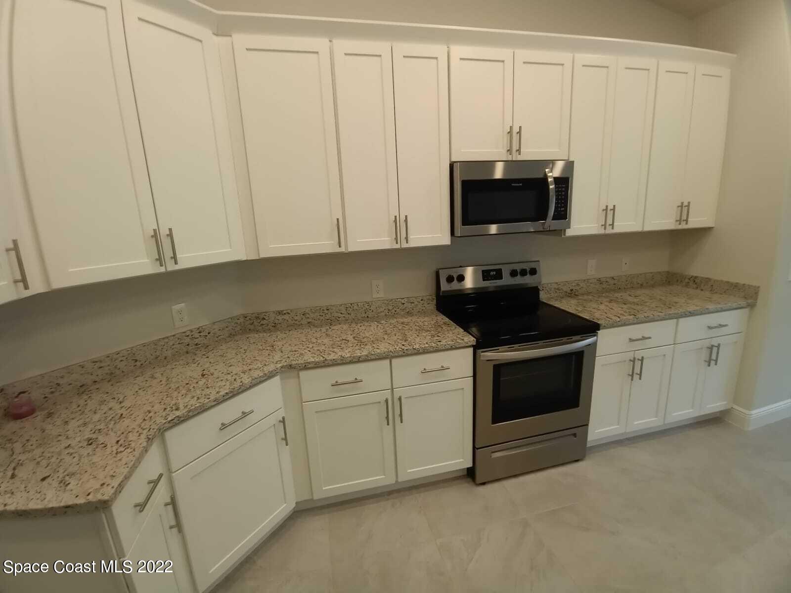 2437 Hagoplan Avenue SW, 31