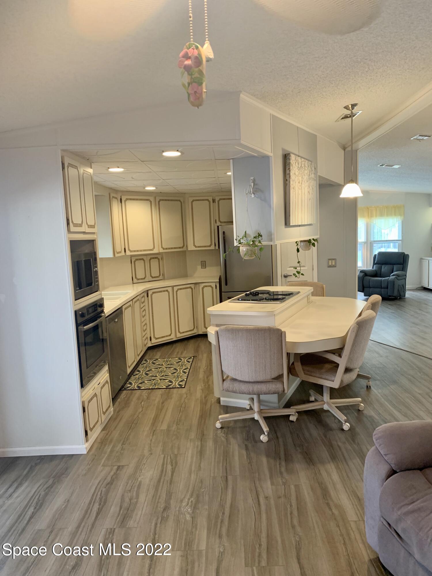 936 Periwinkle Circle