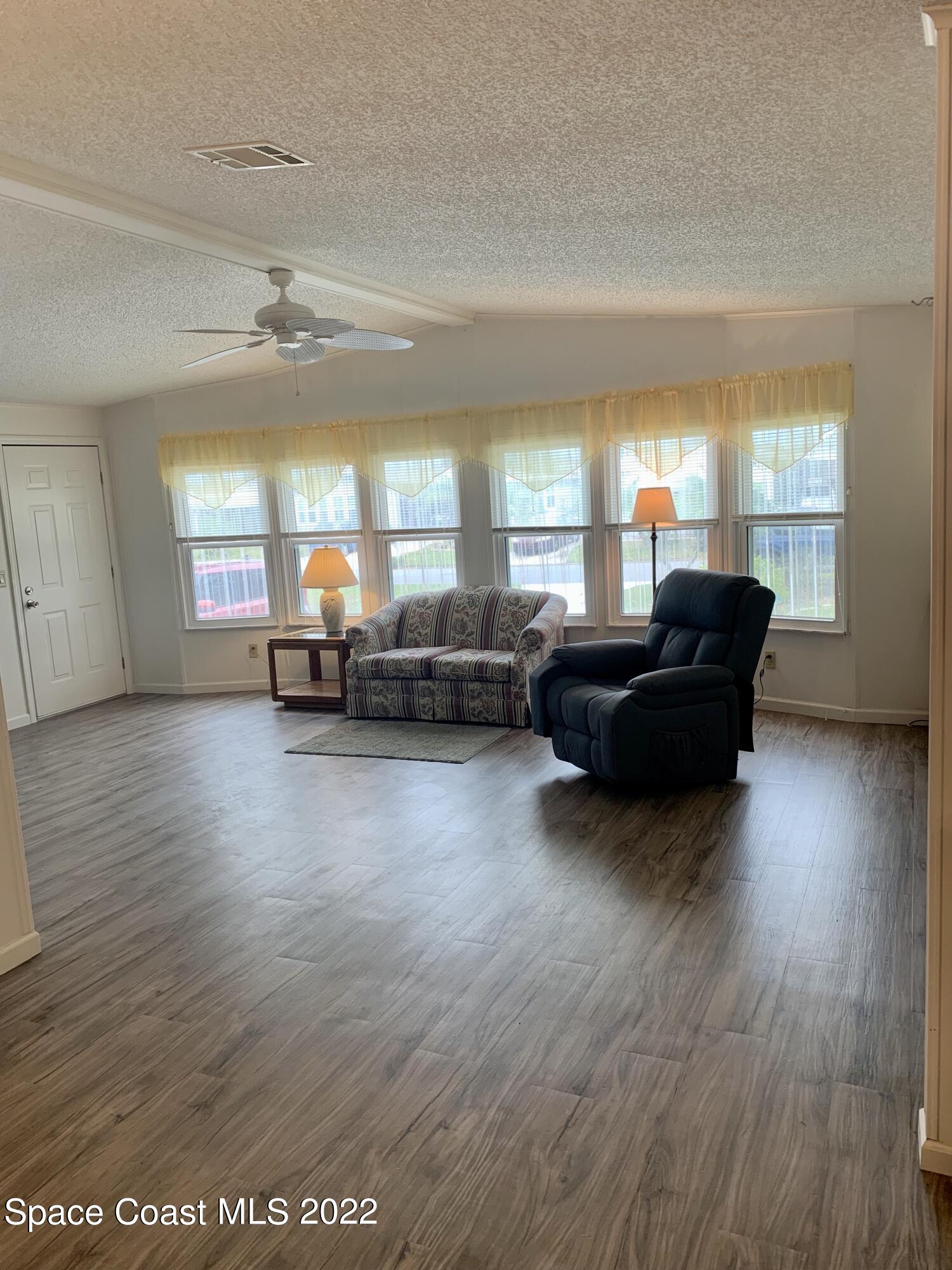 936 Periwinkle Circle
