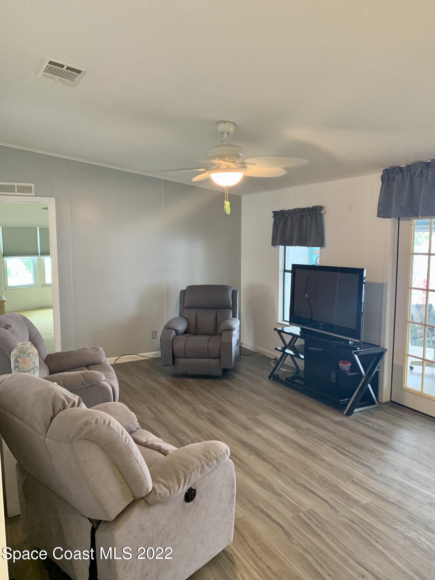936 Periwinkle Circle