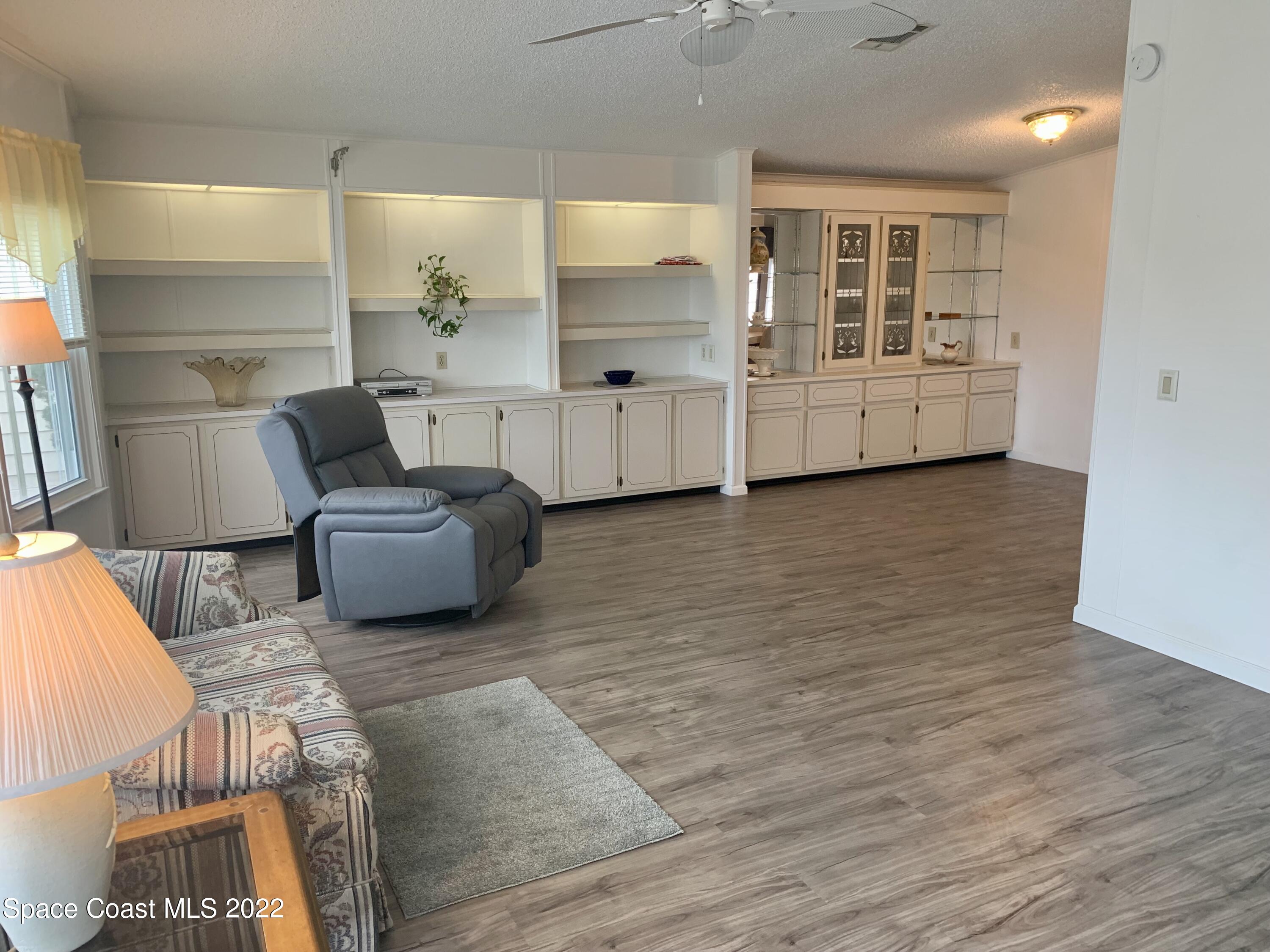 936 Periwinkle Circle