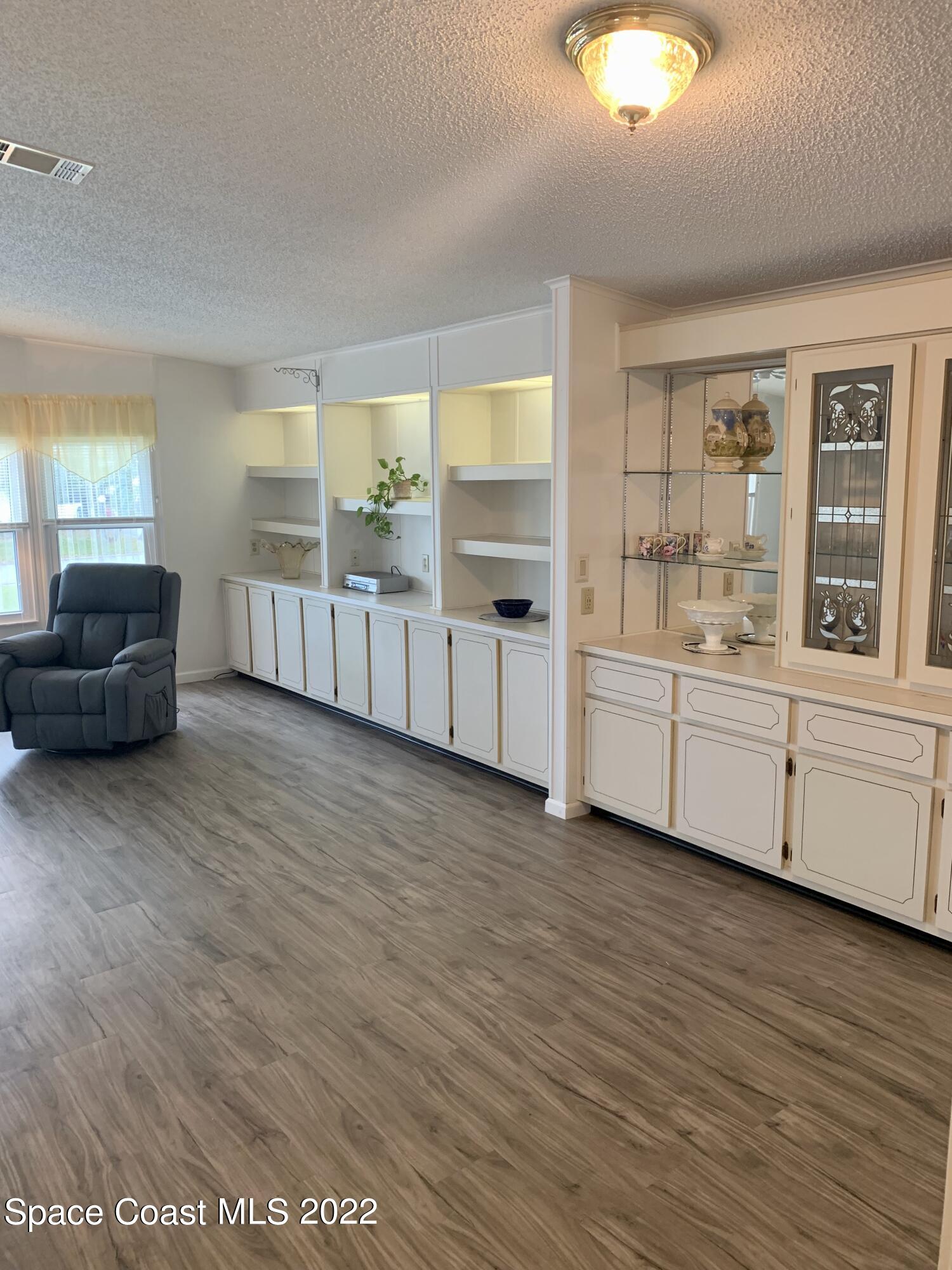 936 Periwinkle Circle
