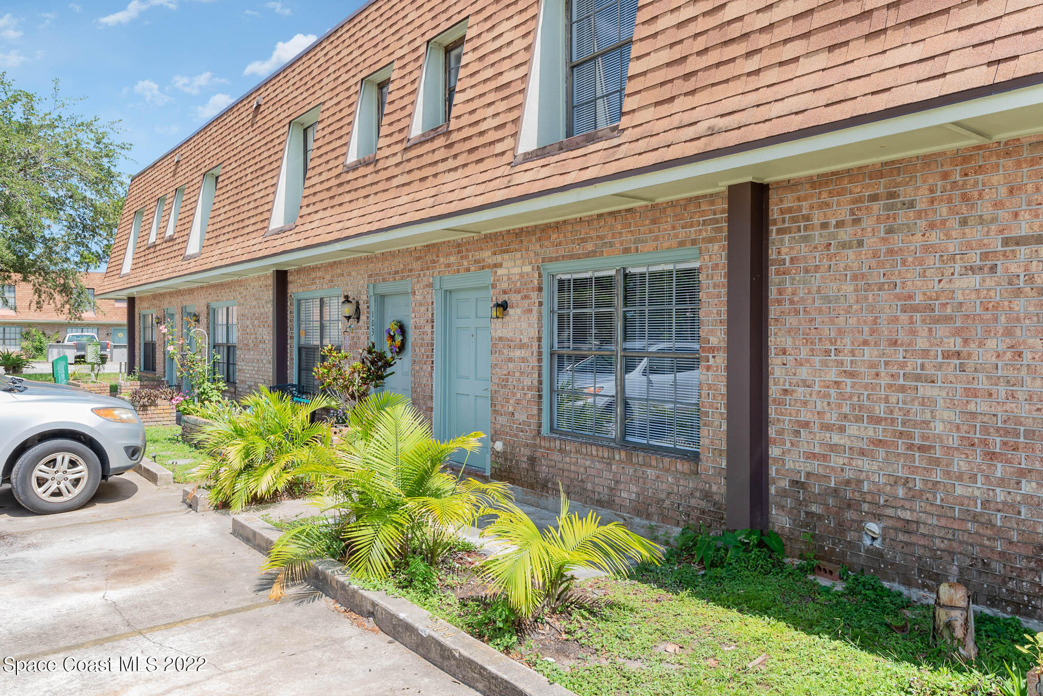 1300 Arlington Lane NE, 104