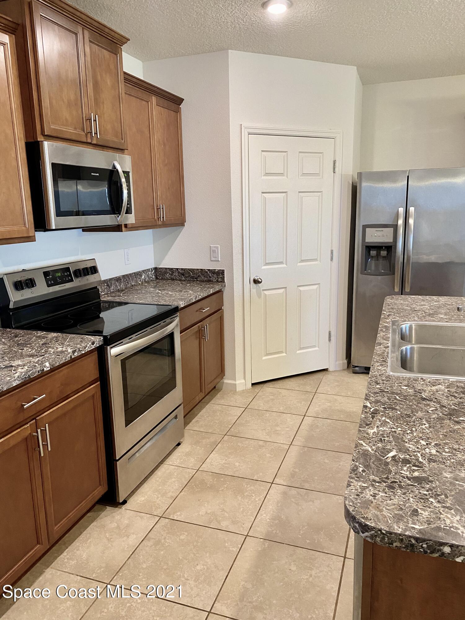 324 Moray Drive SW