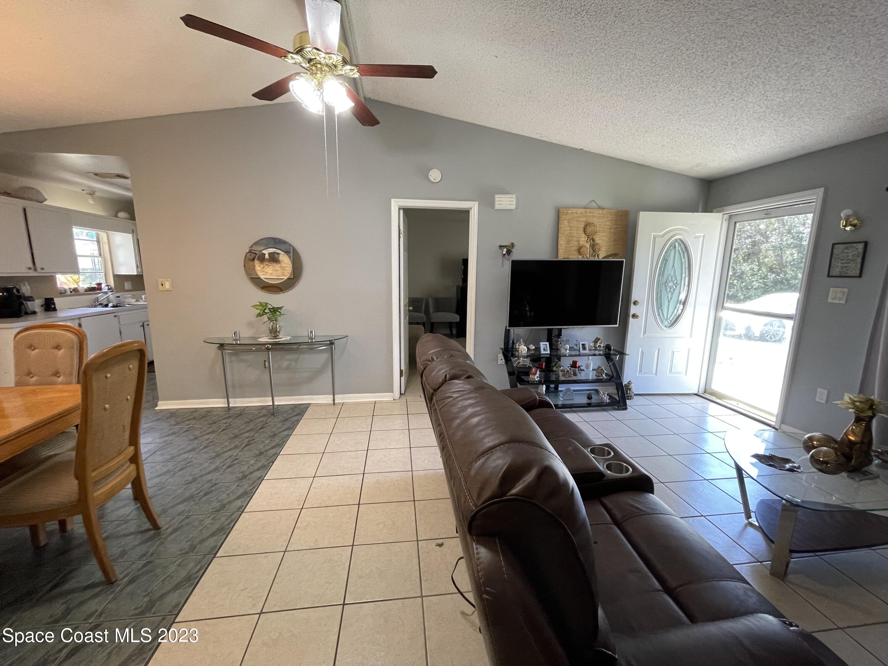 737 Santo Domingo Avenue SW