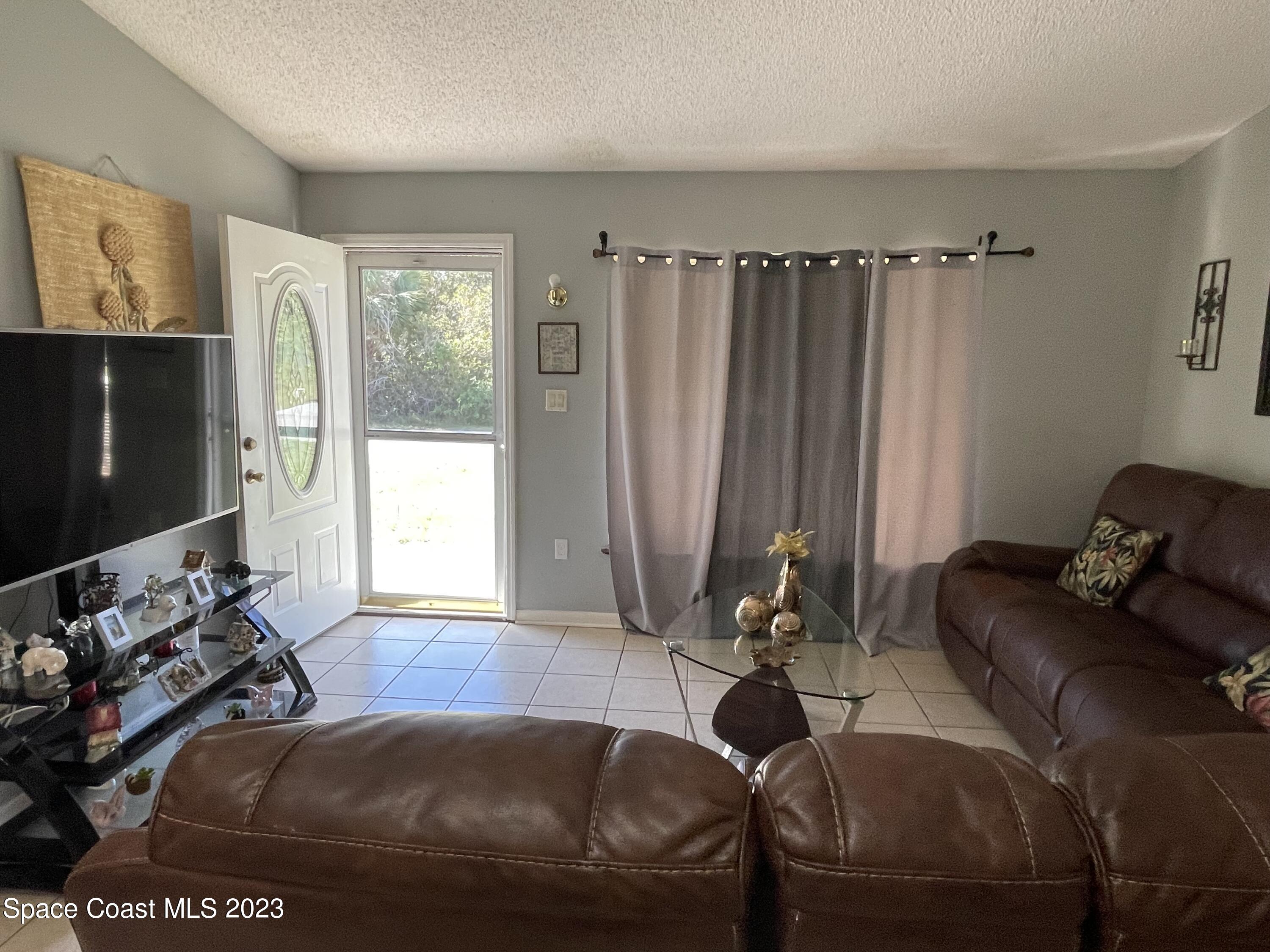 737 Santo Domingo Avenue SW