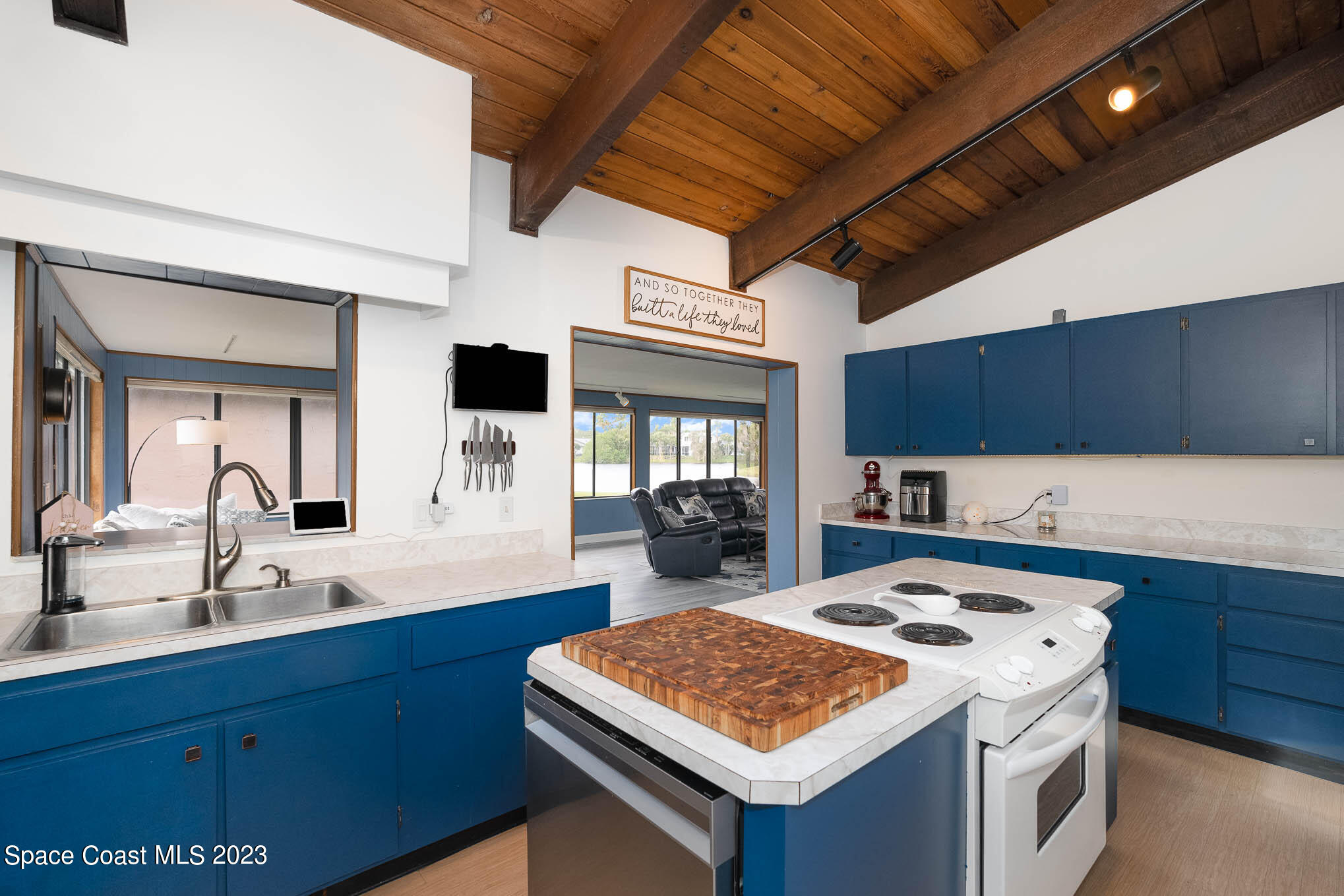 320 Bayhead Drive