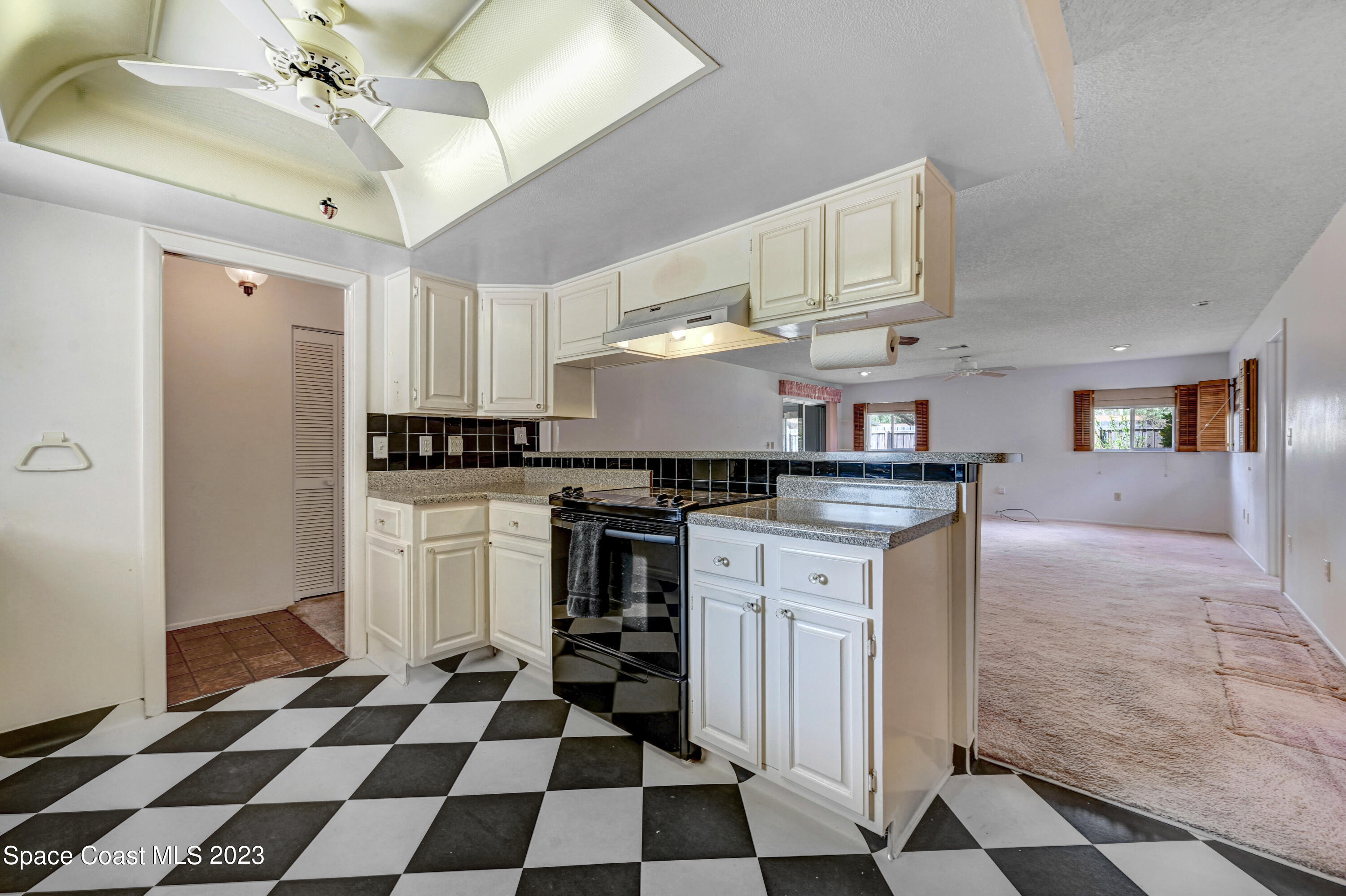 1902 N Ontario Circle