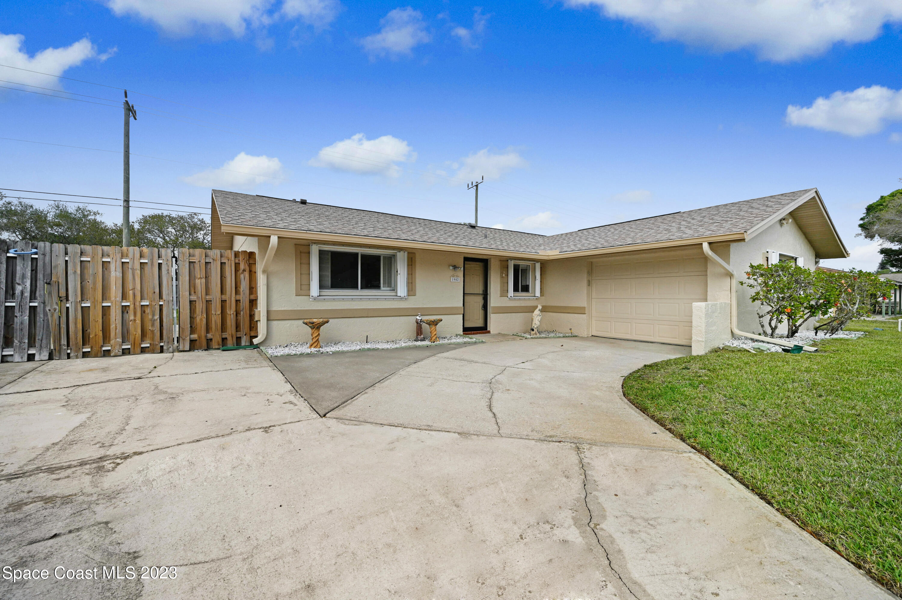 1902 N Ontario Circle