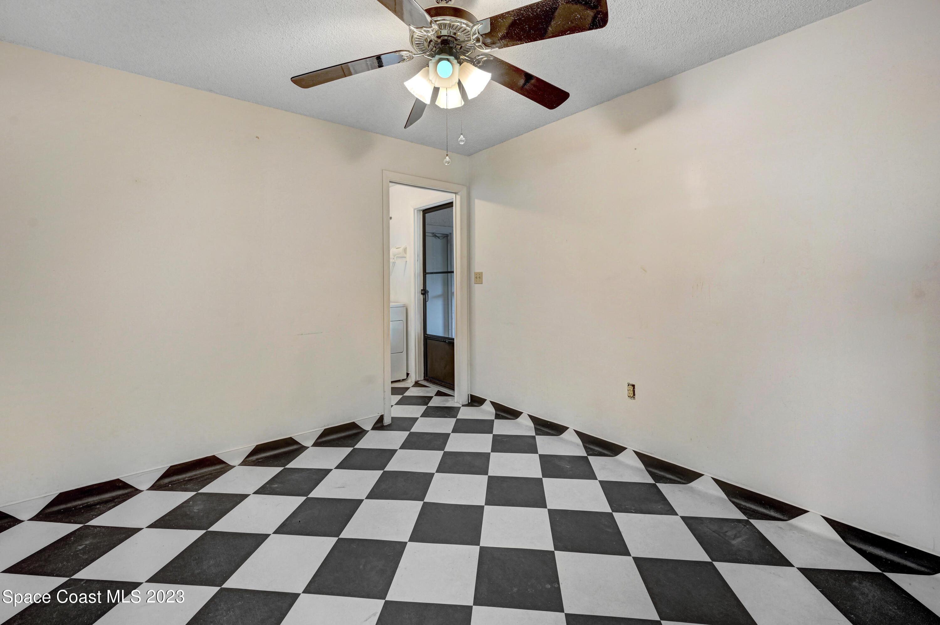 1902 N Ontario Circle