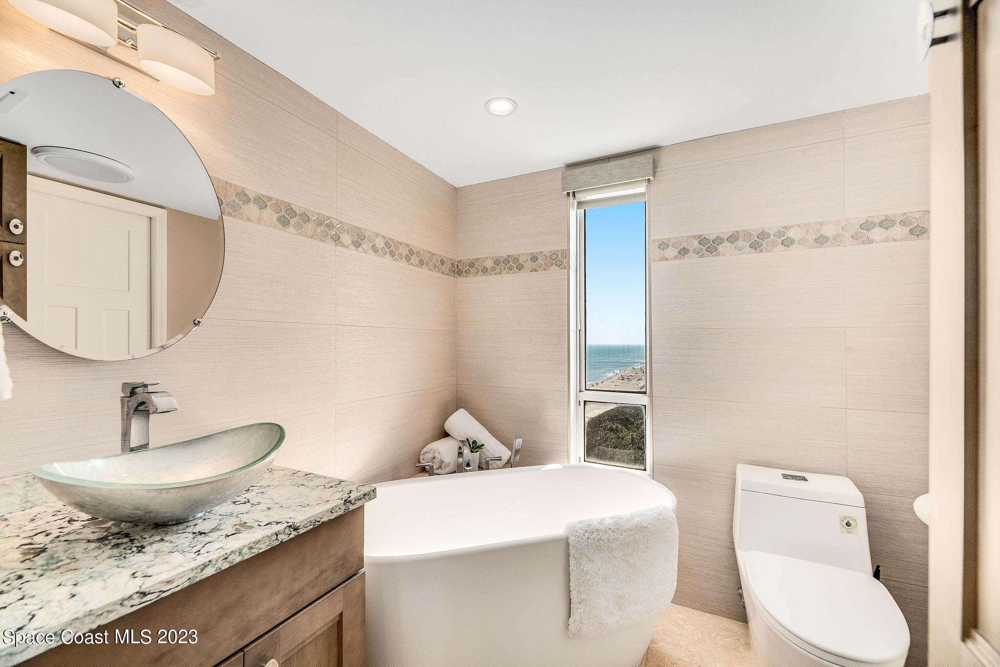 2225 Highway A1a 811