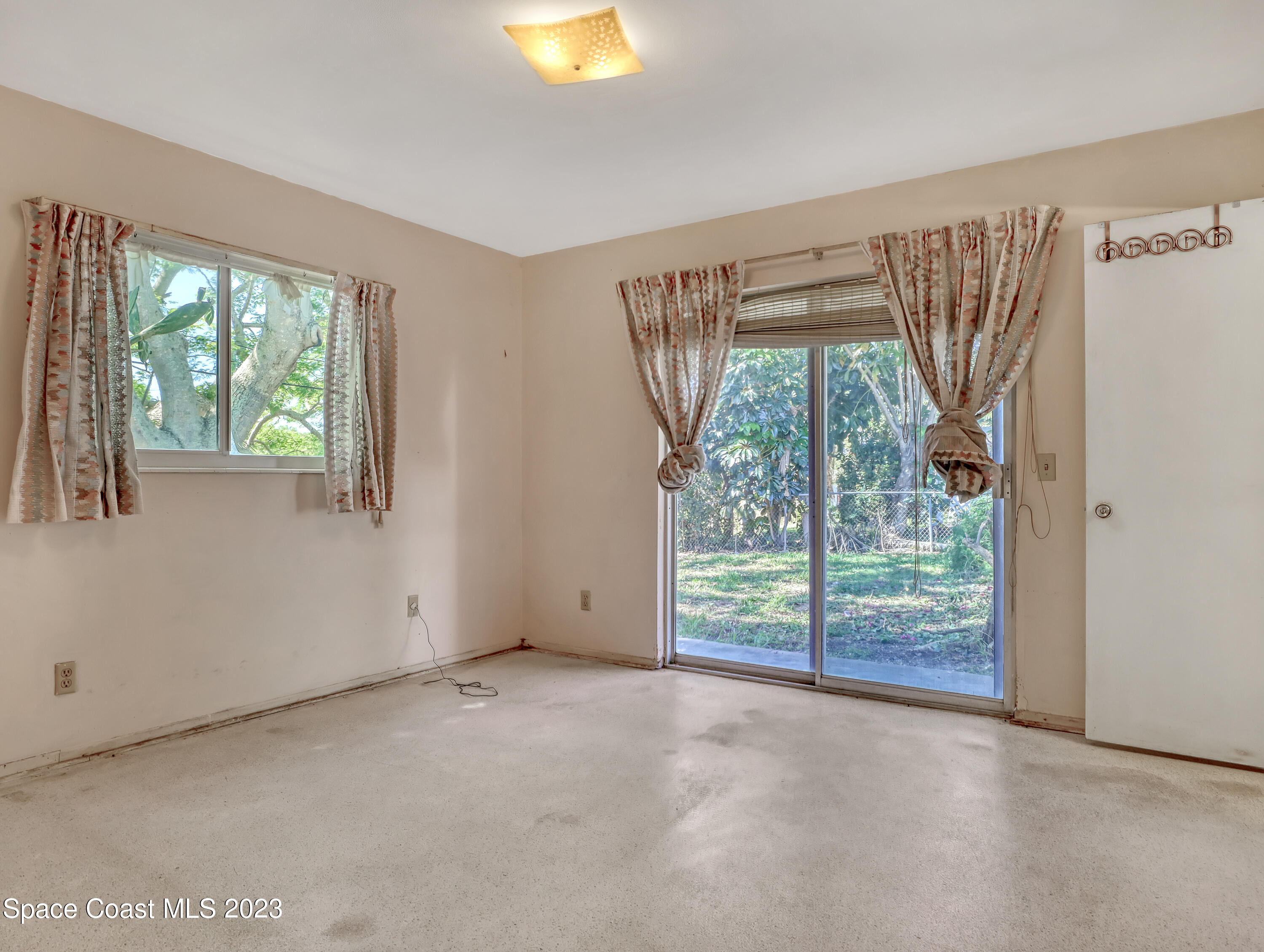 2265 Lakeview Drive
