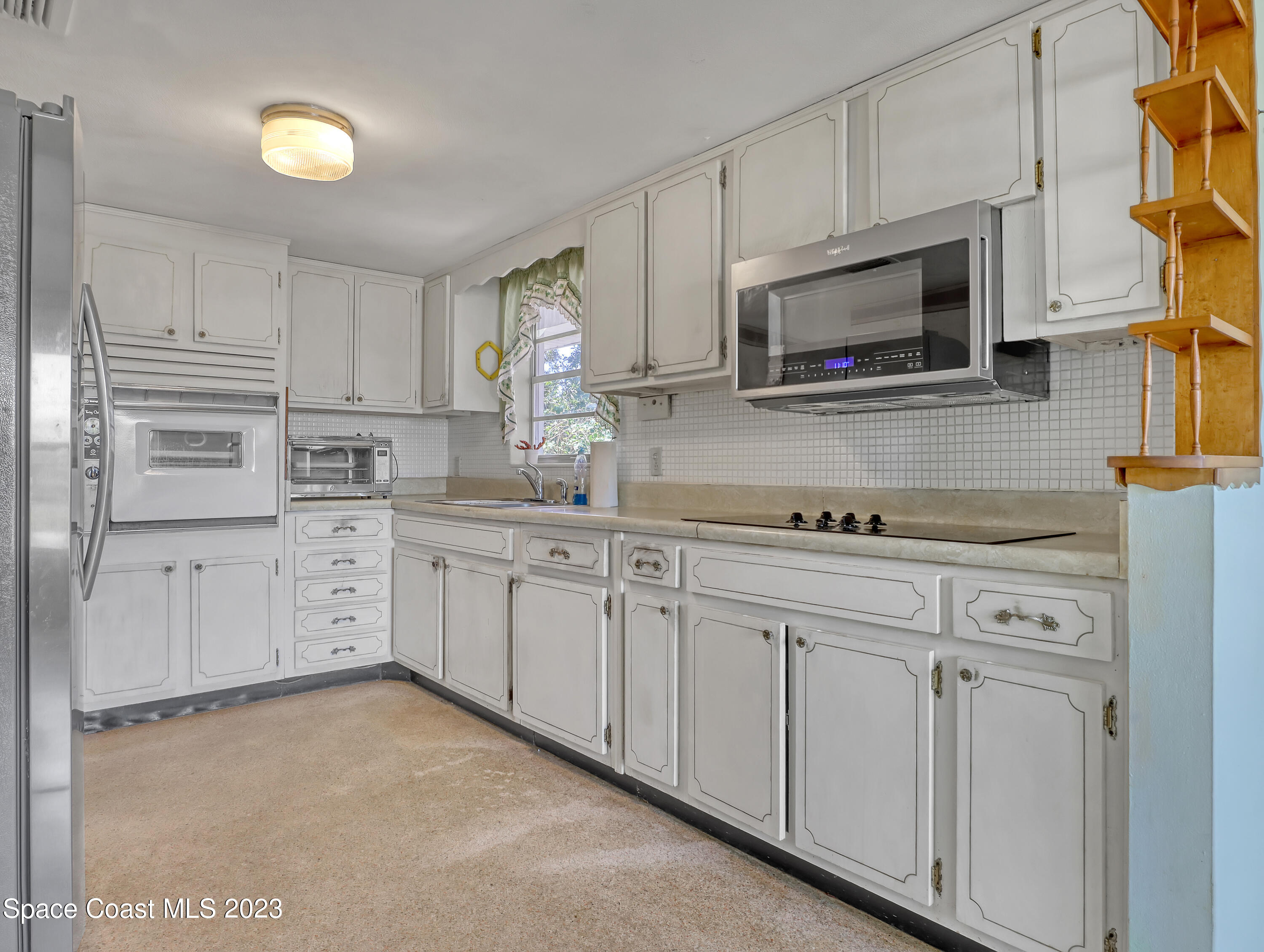 2265 Lakeview Drive