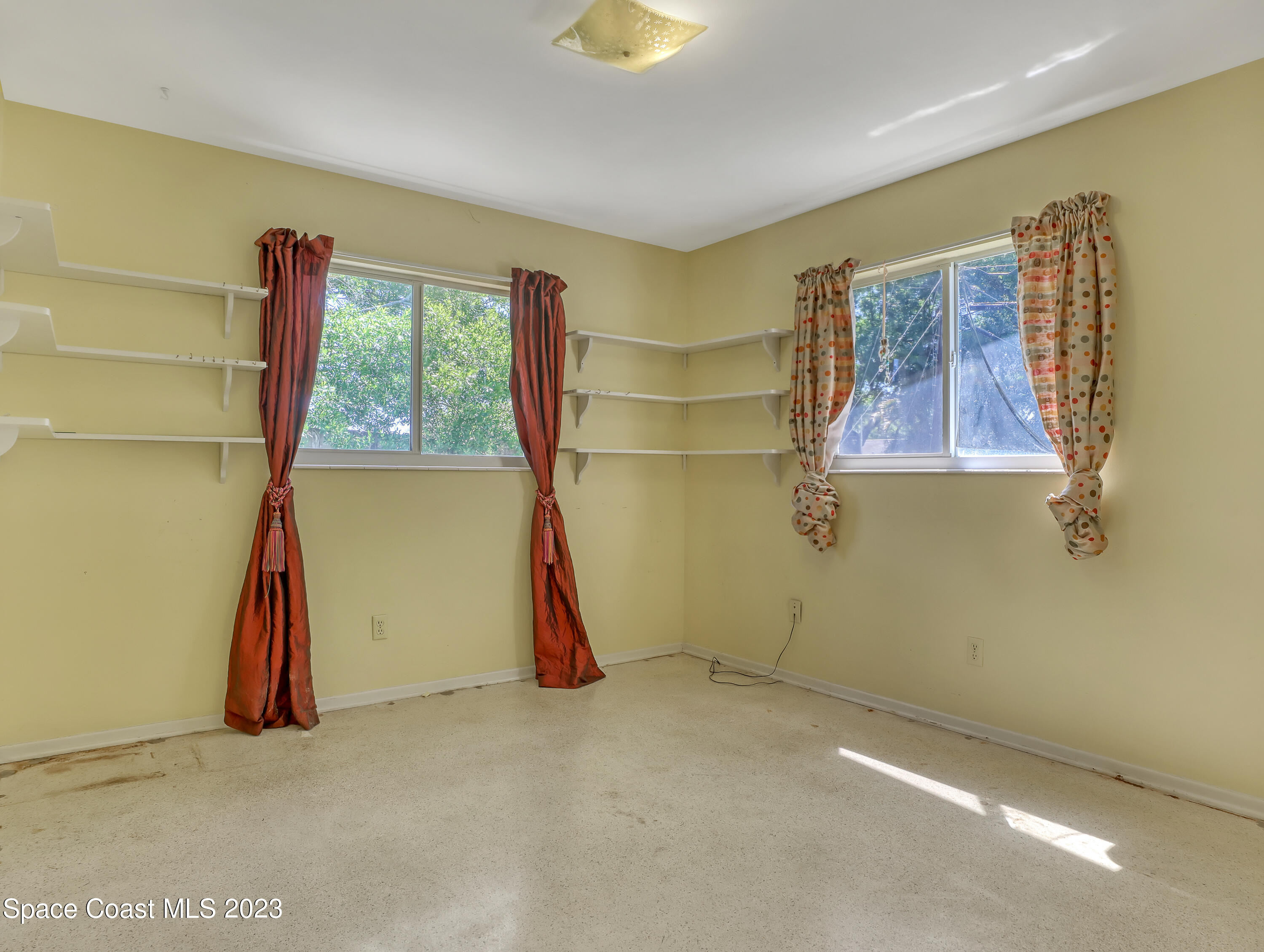 2265 Lakeview Drive
