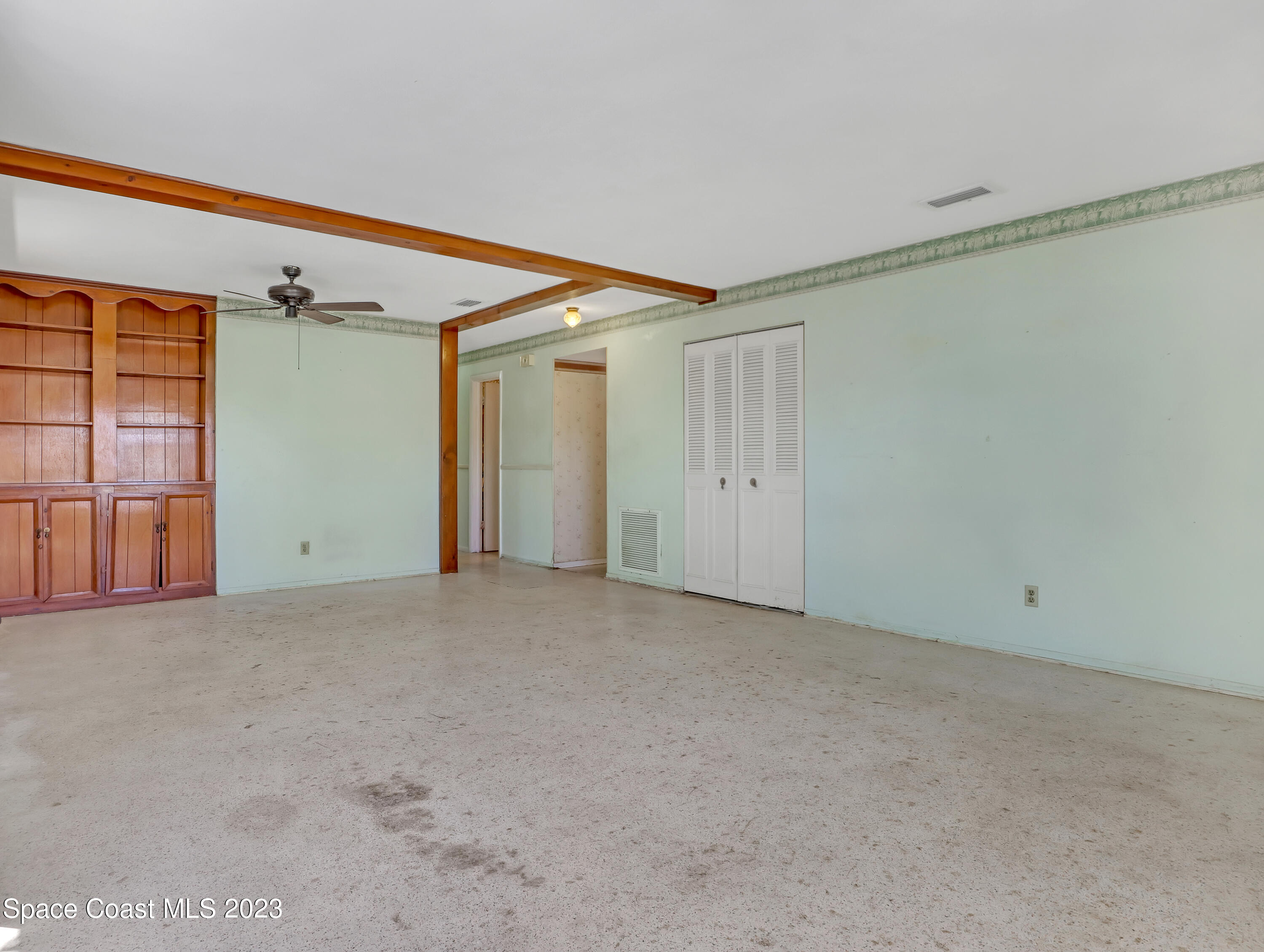 2265 Lakeview Drive